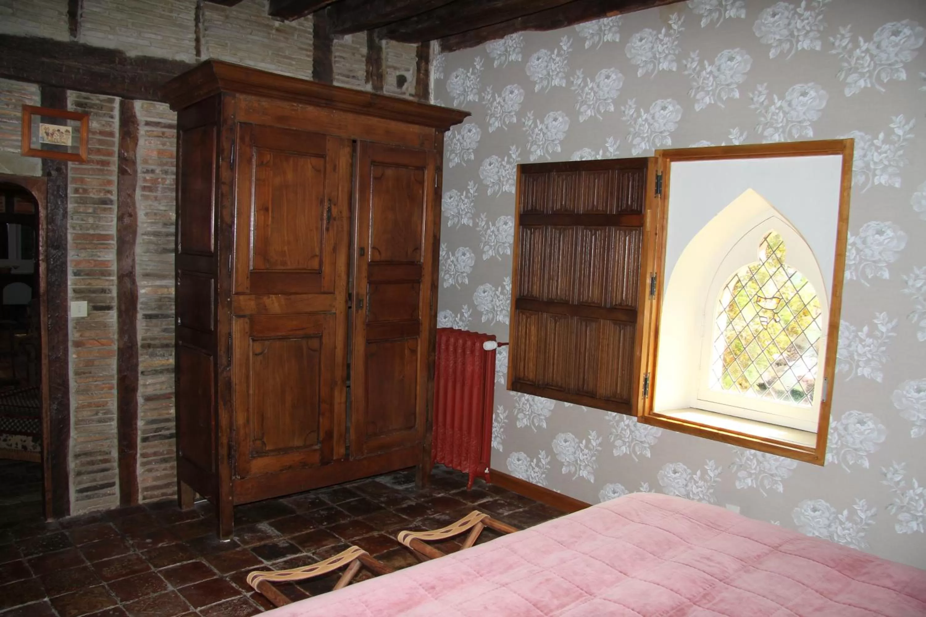 Photo of the whole room, Bed in Demeure des Vieux Bains