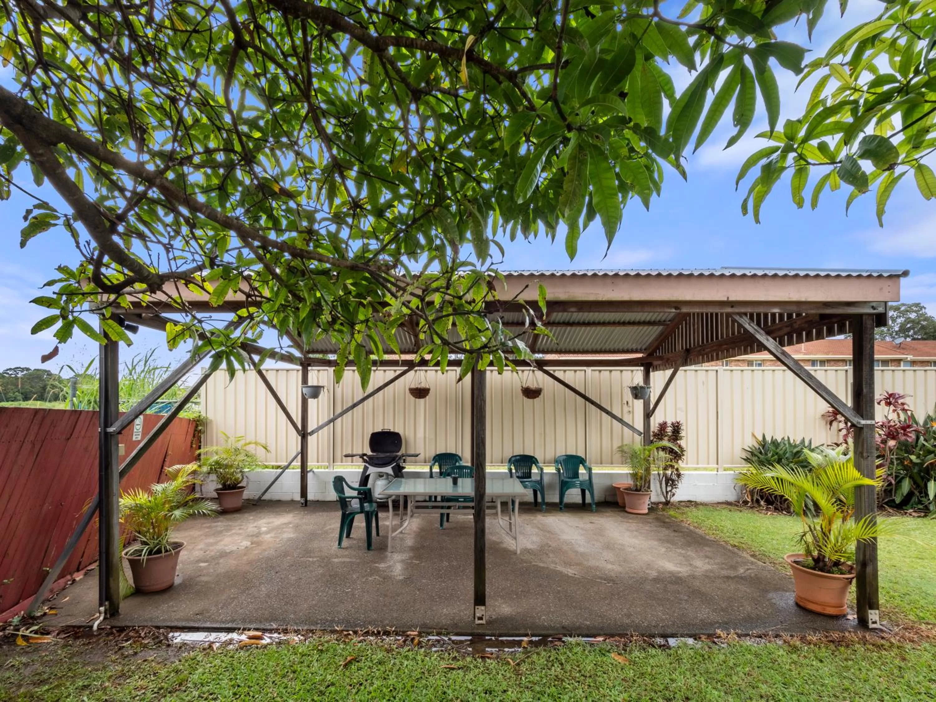 BBQ facilities in Kennedy Drive Boutique Motel - Close To City Centre & Airport