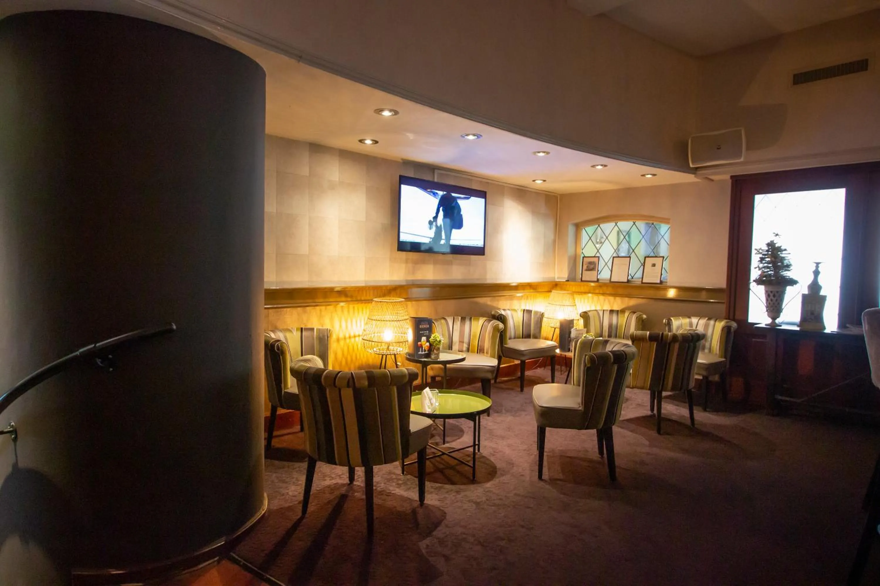 Lounge or bar in Golden Tulip West Ende