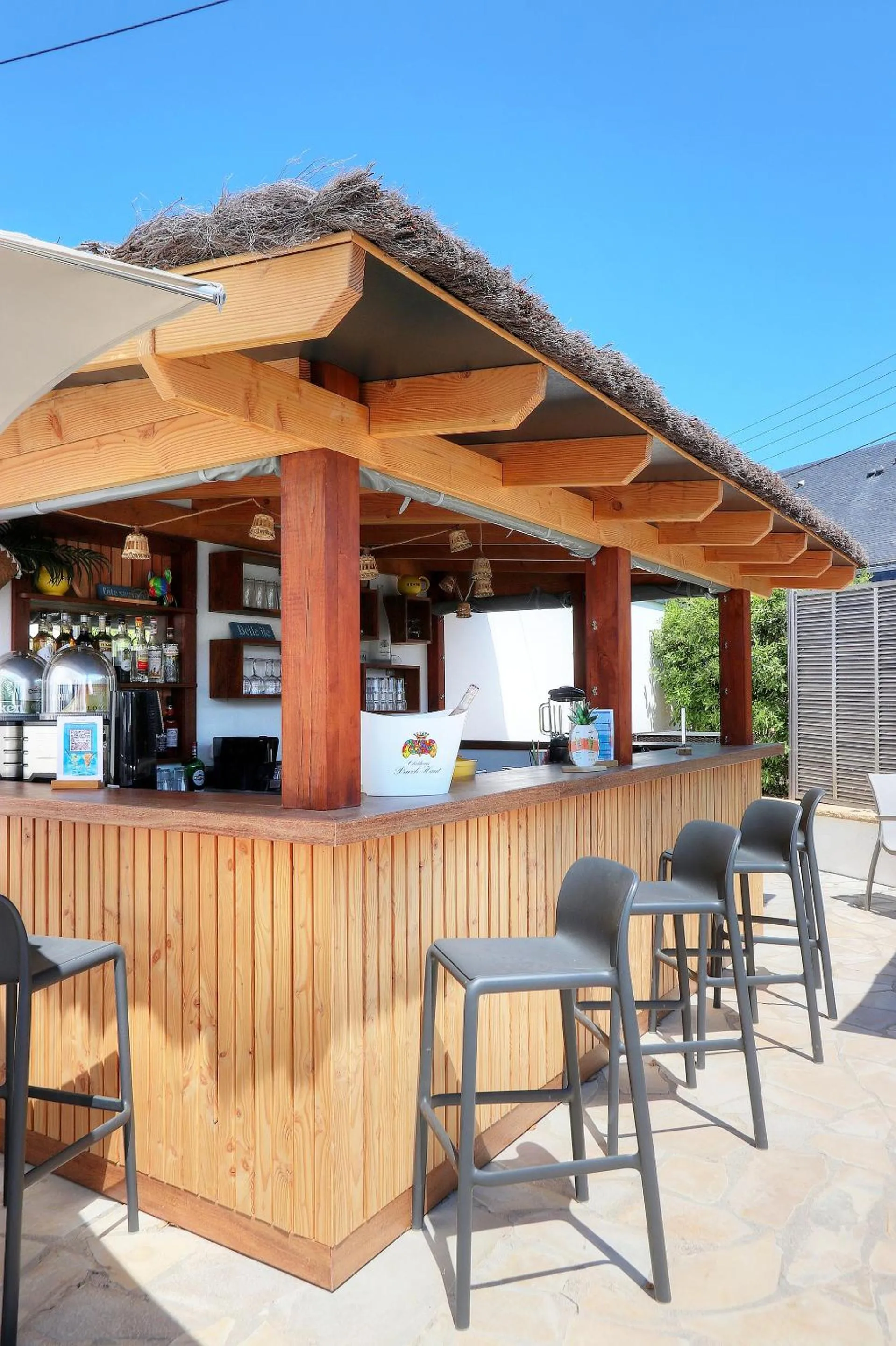 Pool view in Best Western Hôtel Le Bellevue Quiberon