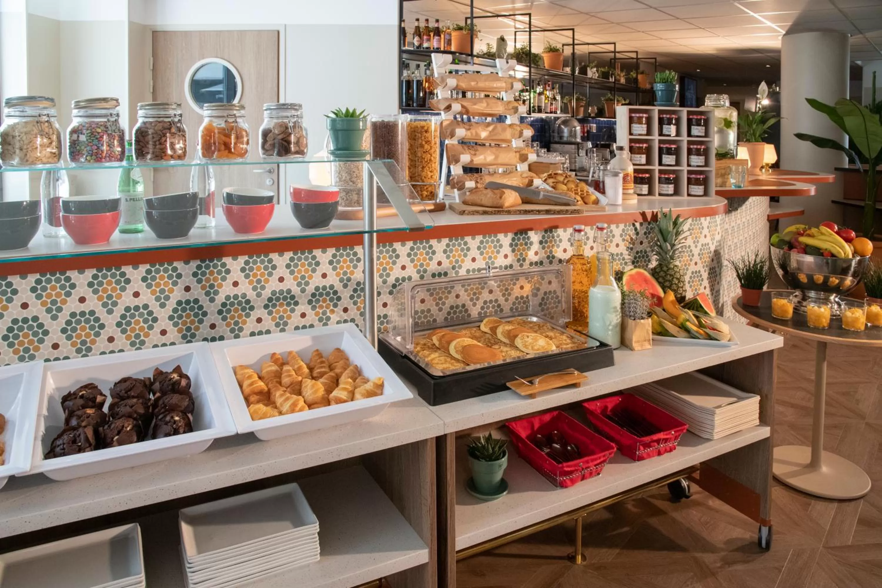 Food and drinks in Novotel Suites Nice Airport