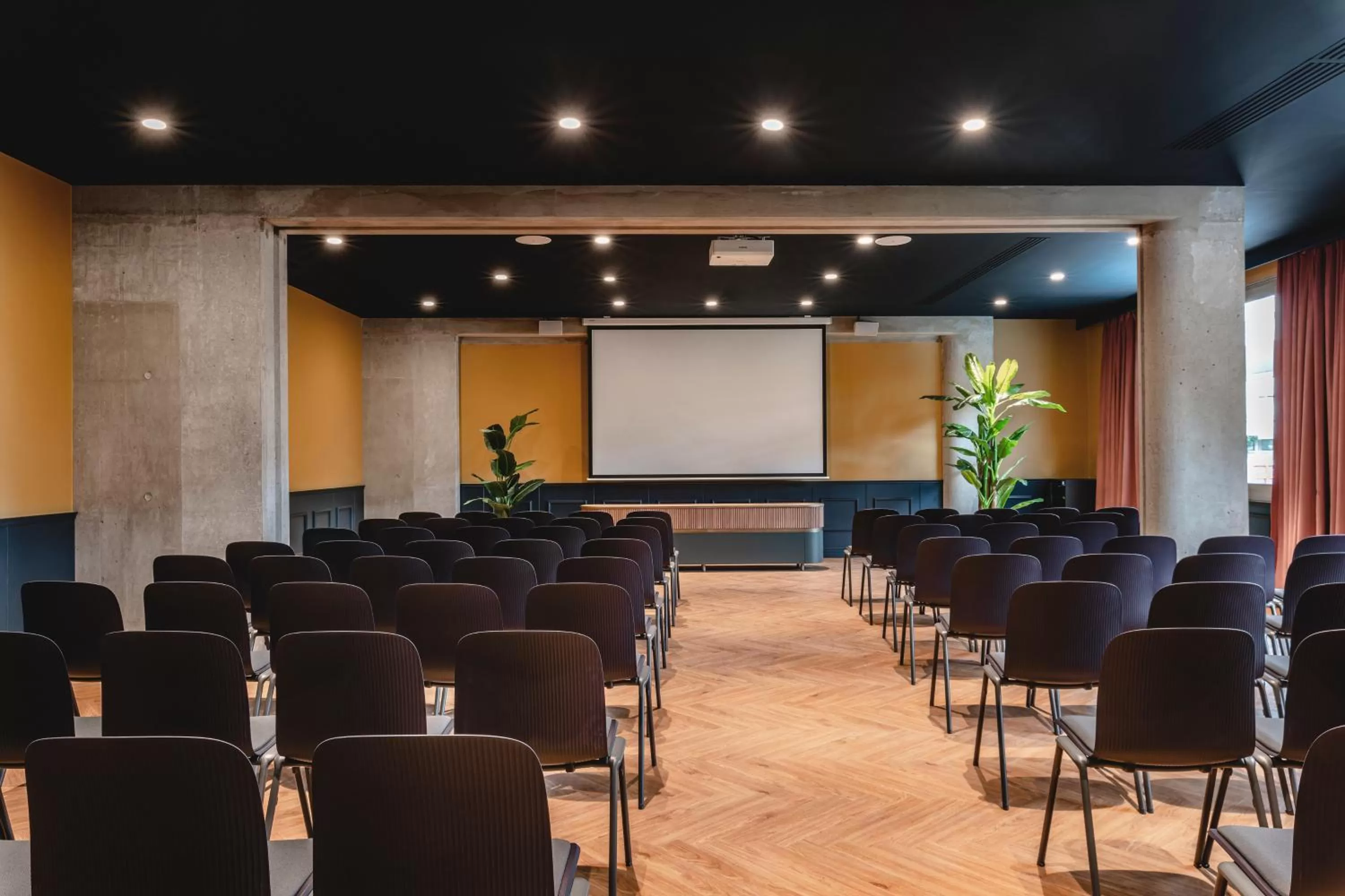 Meeting/conference room in The ReMIX Hotel
