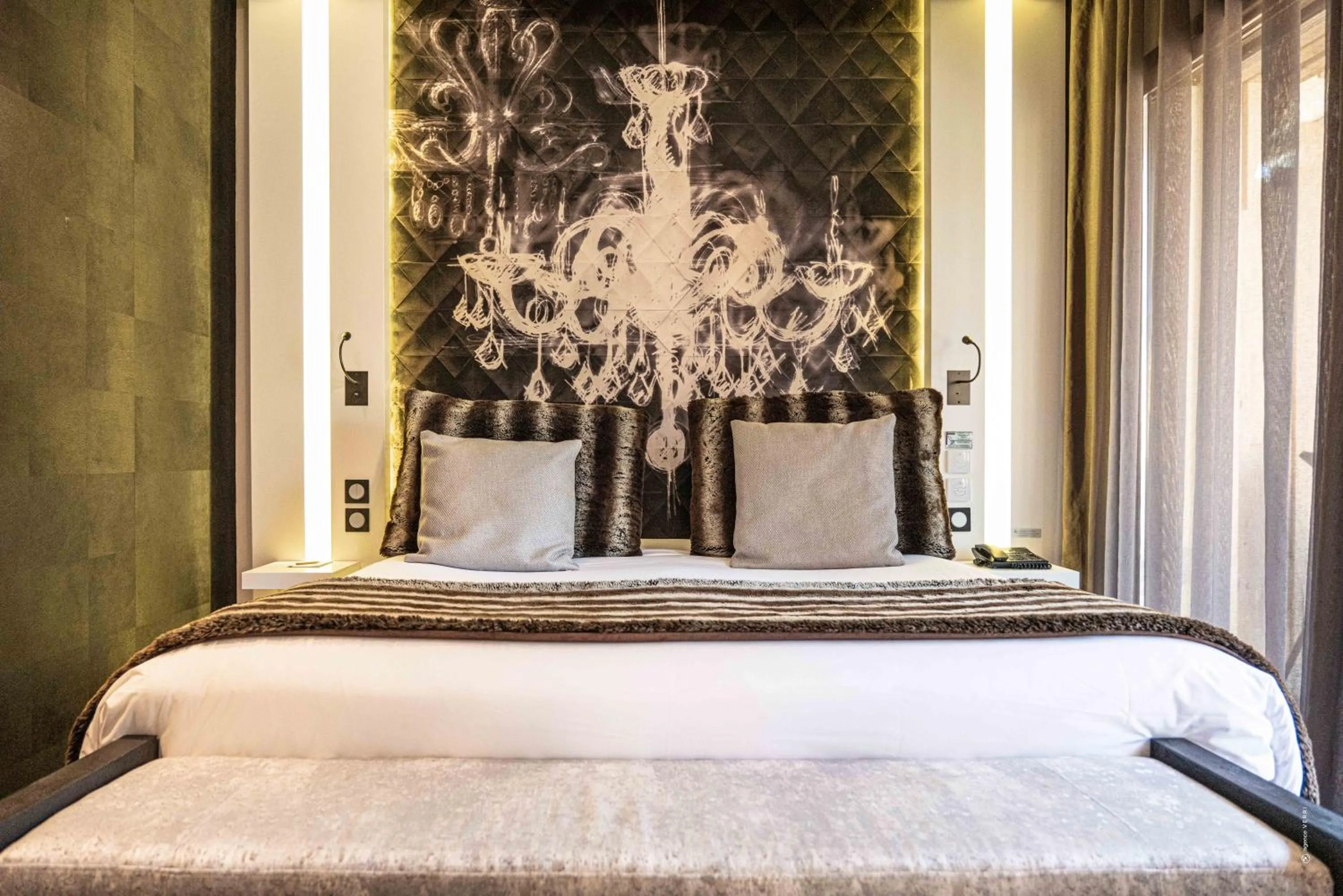 Bed in Hôtel Le Parc - La Table de Franck Putelat