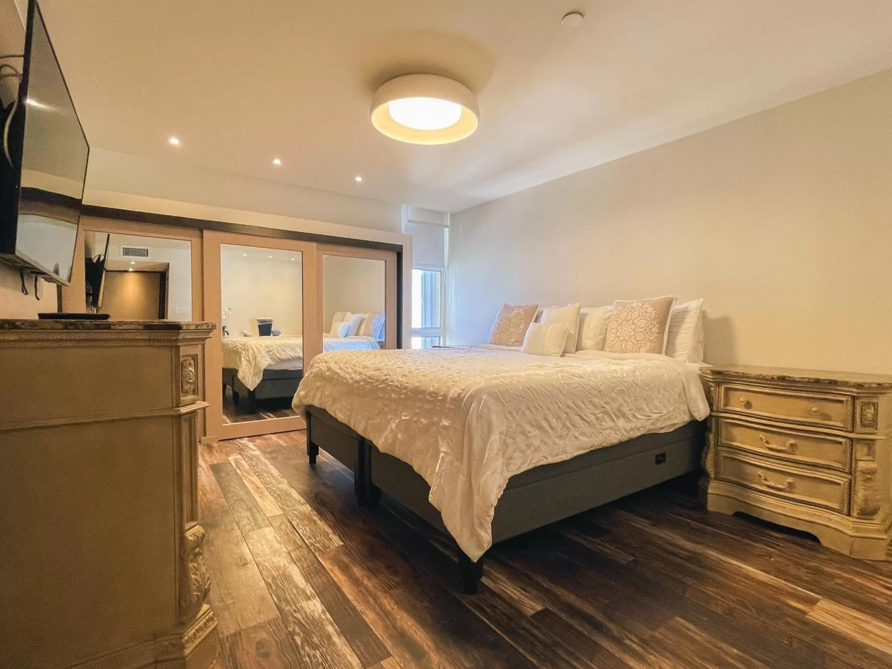 Photo of the whole room, Bed in ESJ Towers by Chana