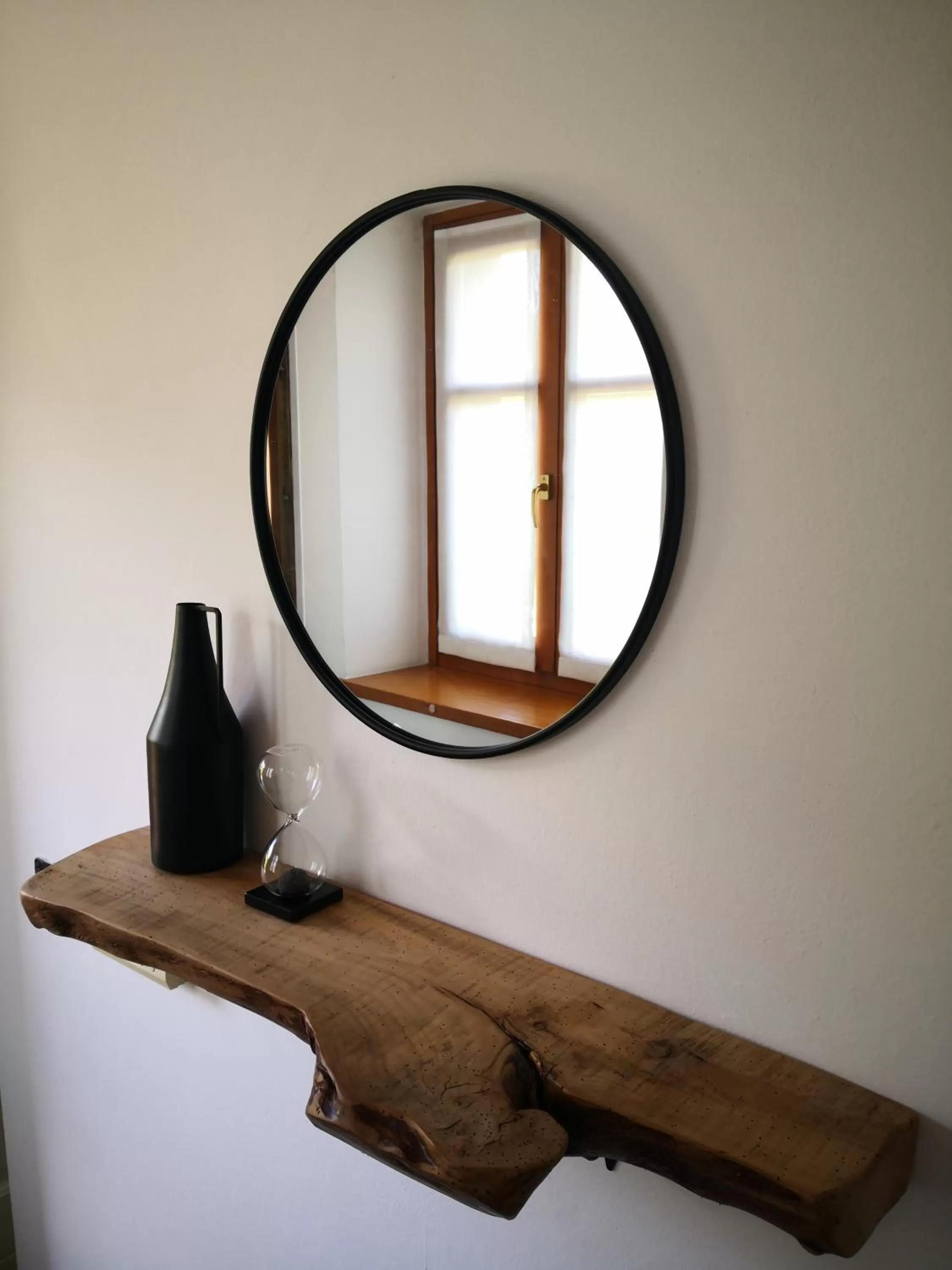 Facade/entrance, TV/Entertainment Center in B&B BARISEI