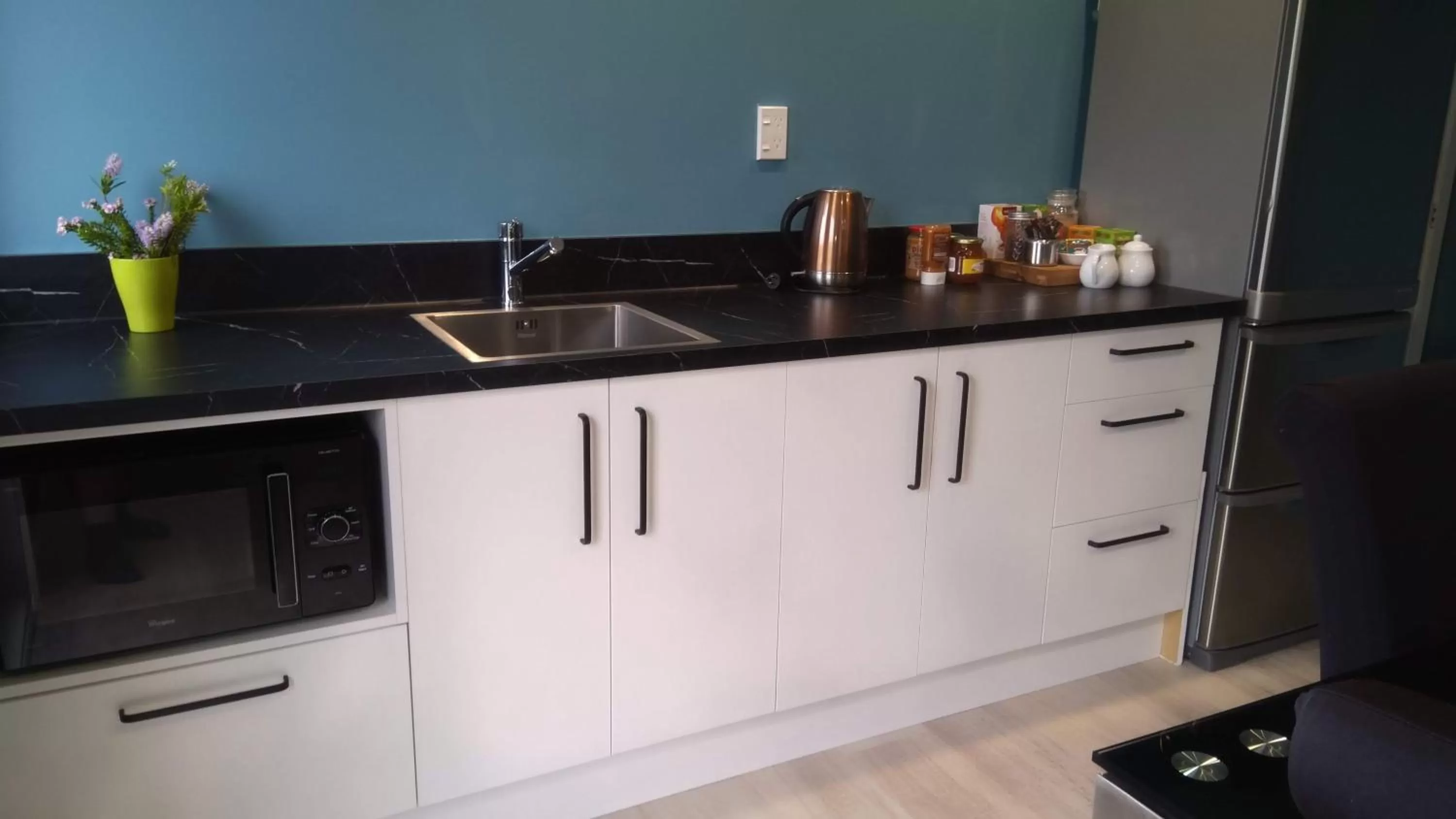 Coffee/tea facilities in Awatuna Sunset Lodge