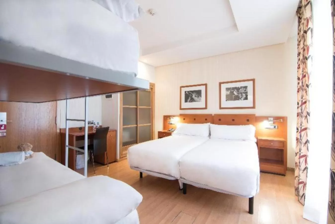 Family, Bed in Petit Palace Preciados