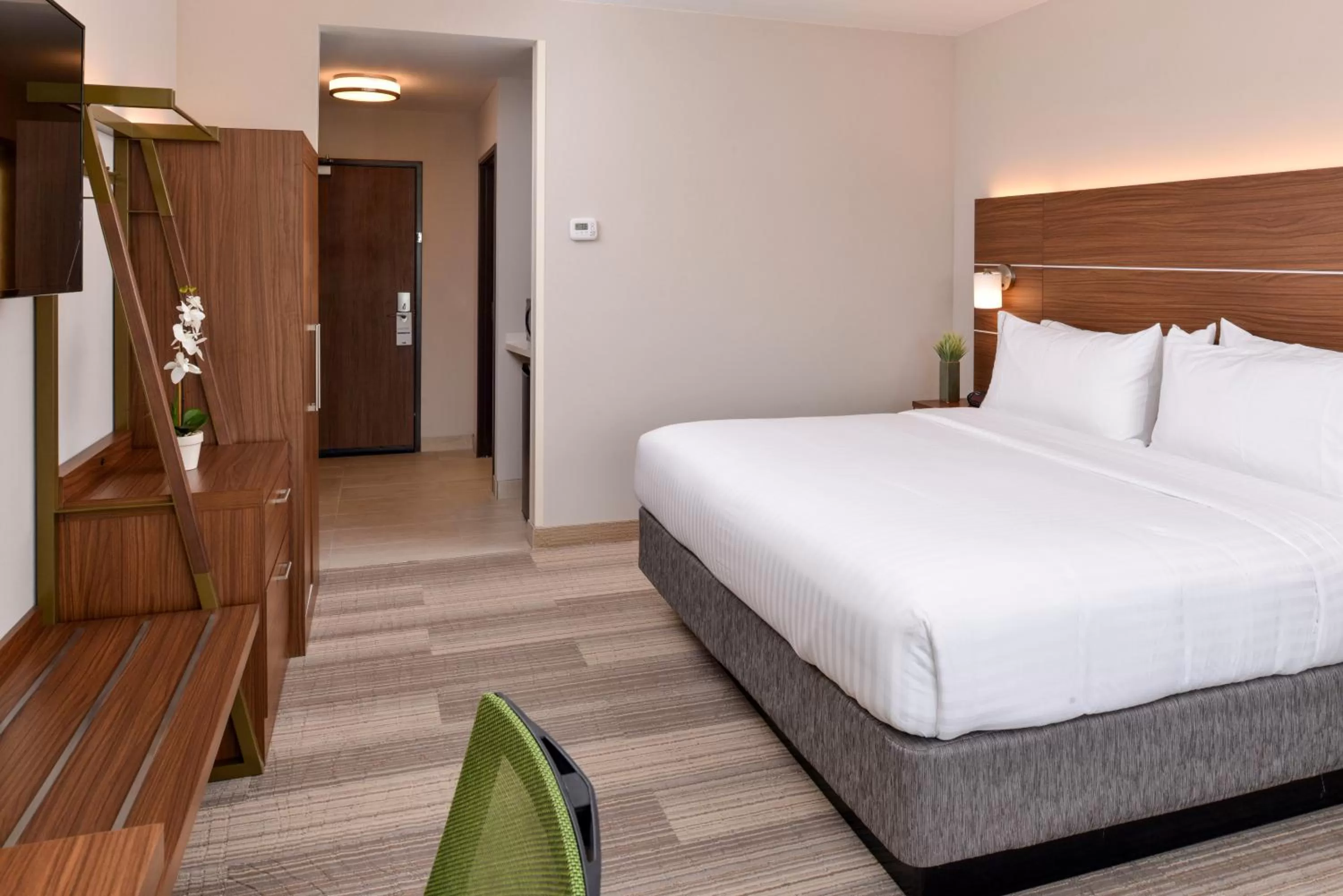 Photo of the whole room, Bed in Holiday Inn Express & Suites Trinity by IHG