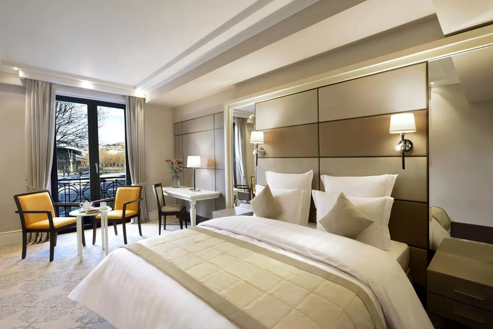 Premier King Room in Ambassadori Tbilisi Hotel Premier King Room in Ambassadori Tbilisi Hotel