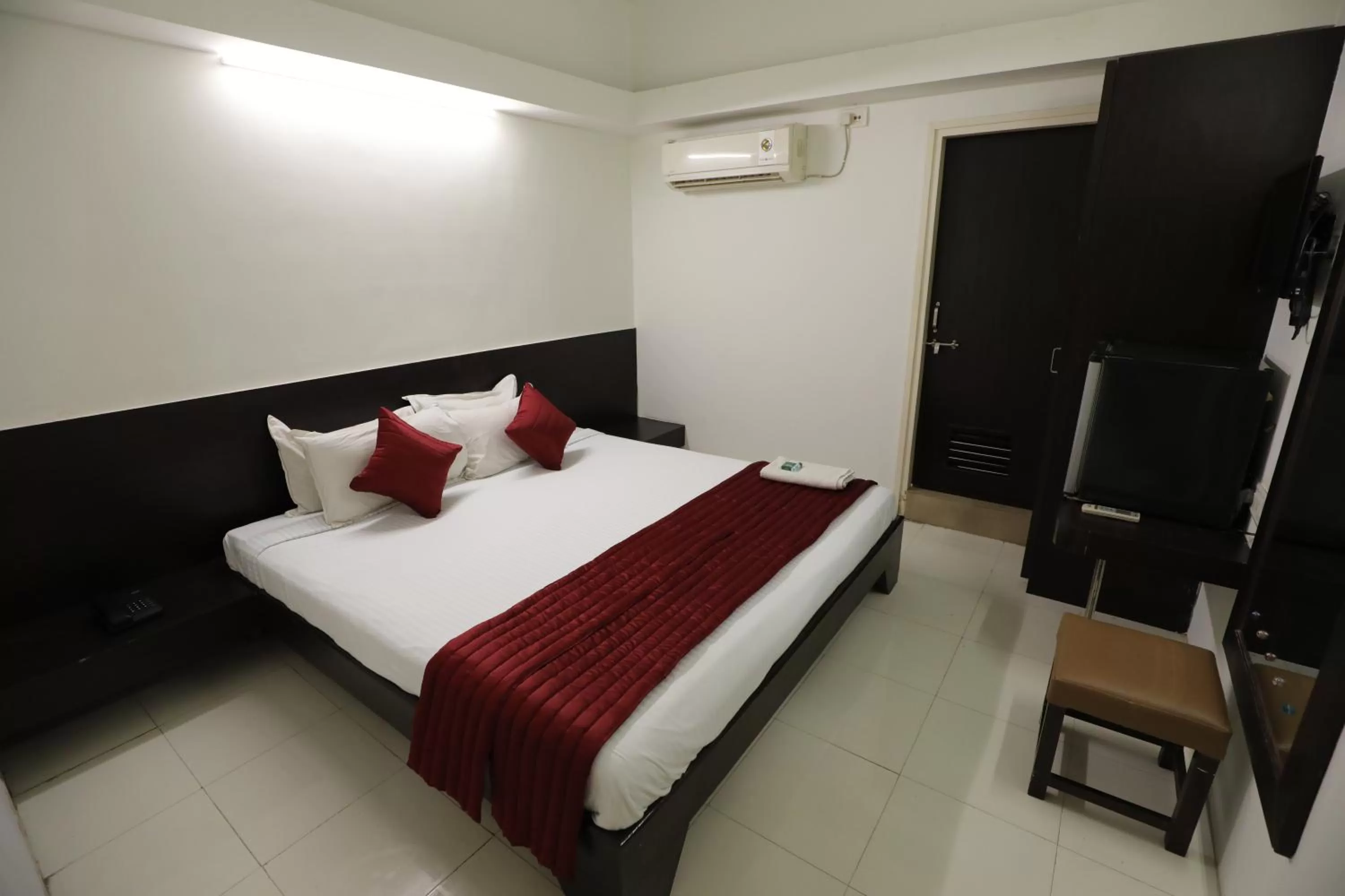 Budget Double Room - single occupancy in Hotel Shagun, Piplod City Centre Surat