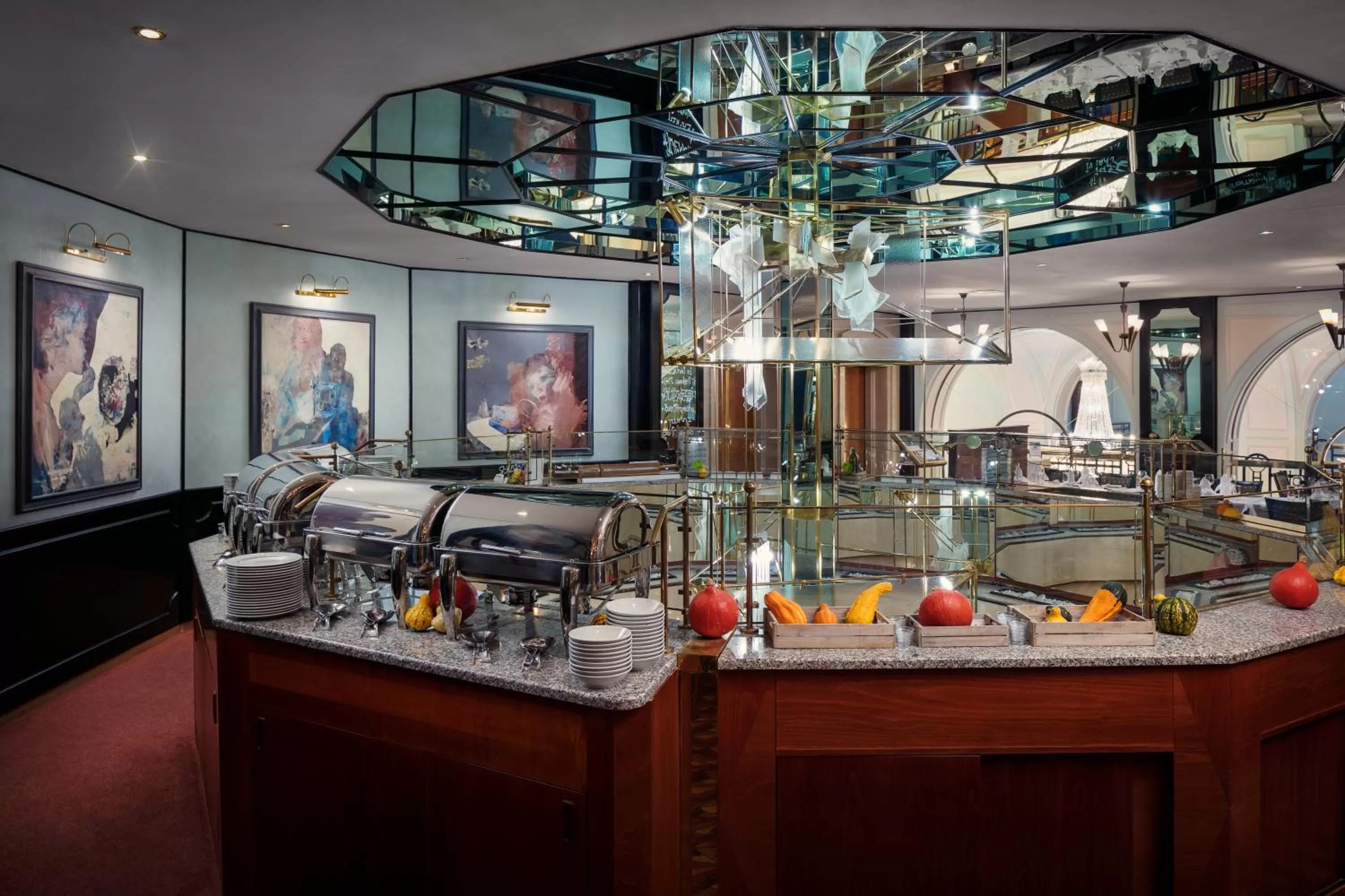 Restaurant/places to eat in Art Nouveau Palace Hotel