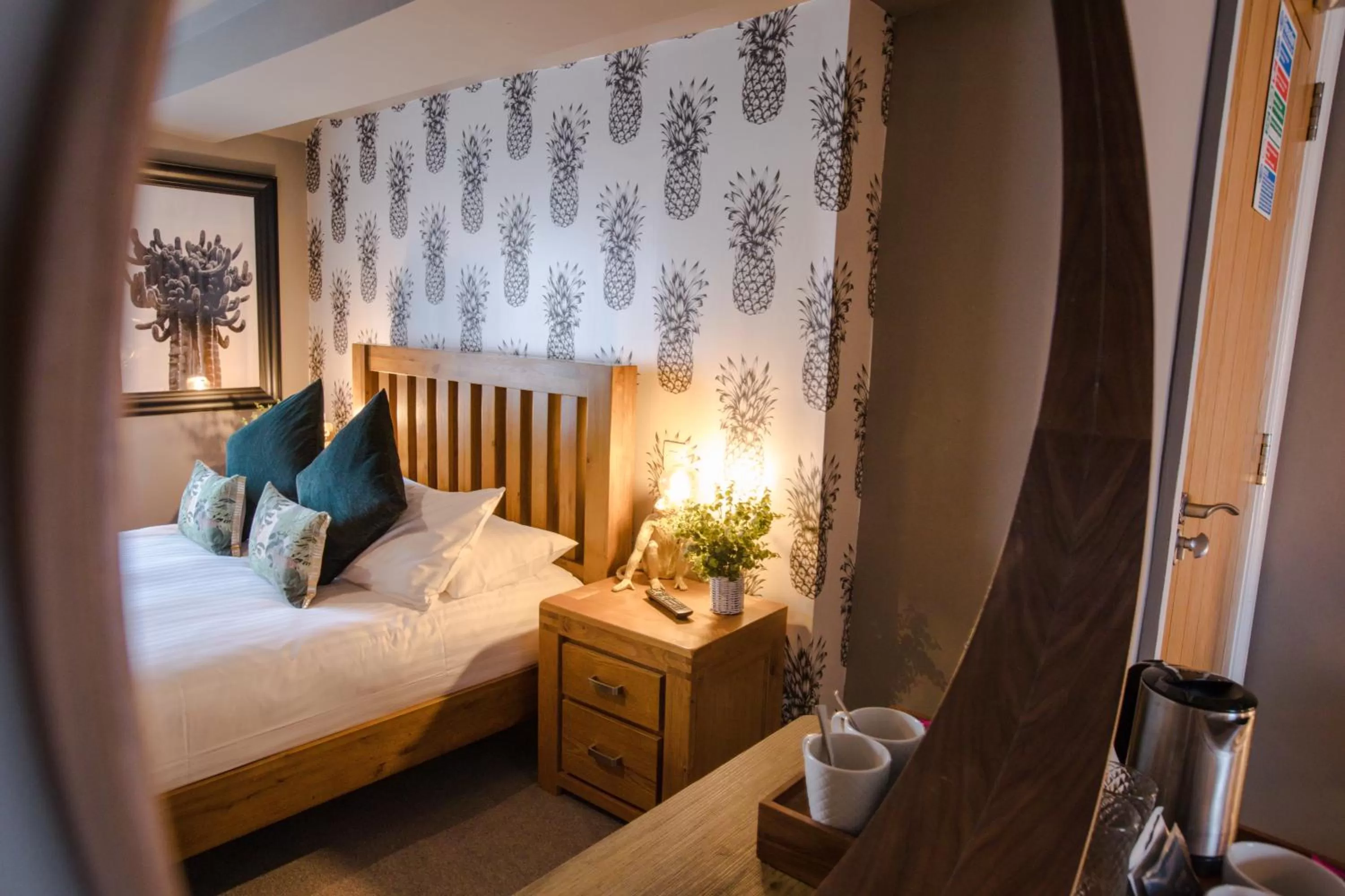 Bed in The Wheatsheaf Pub, Kitchen & Rooms