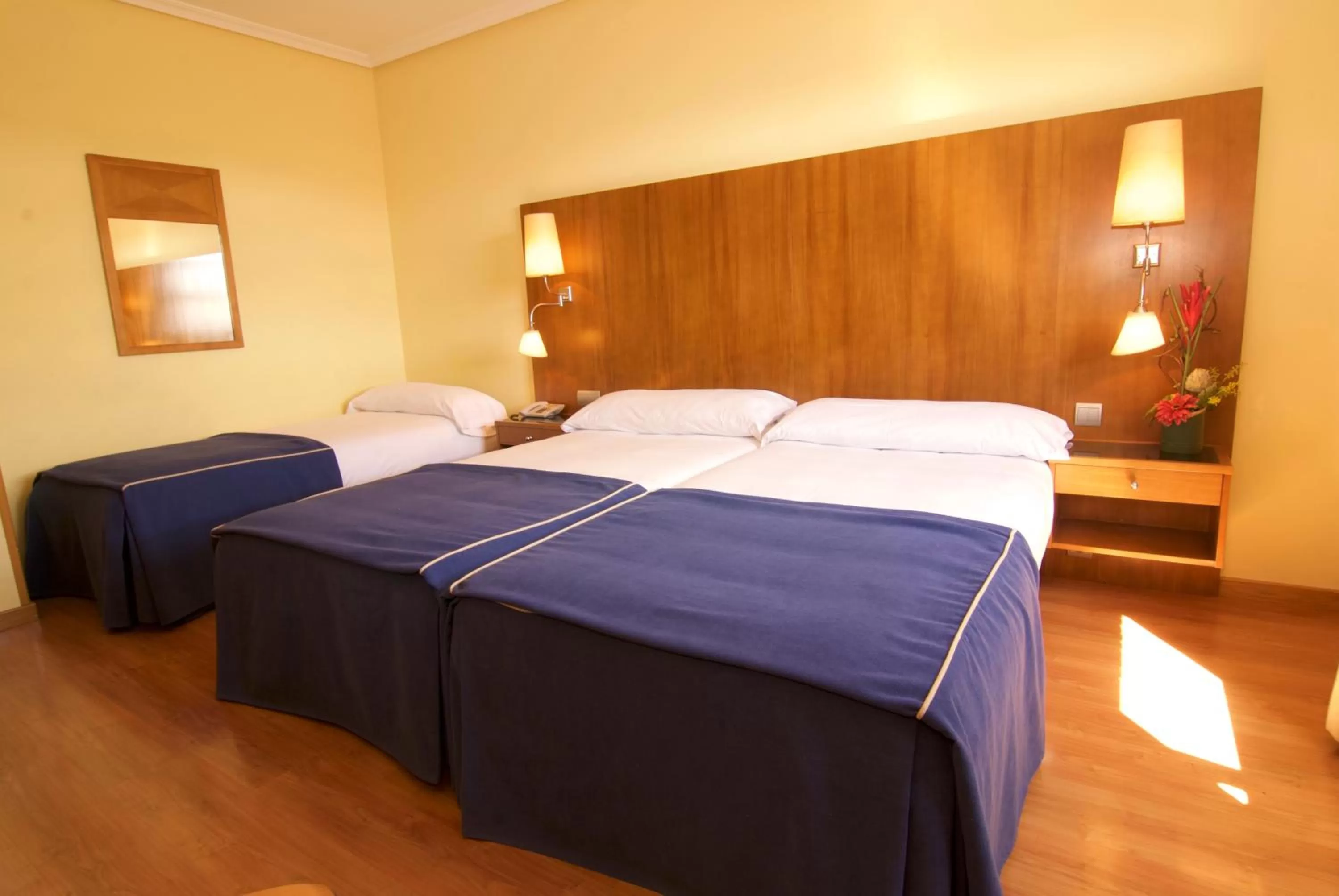 Photo of the whole room, Bed in Hotel Galaico