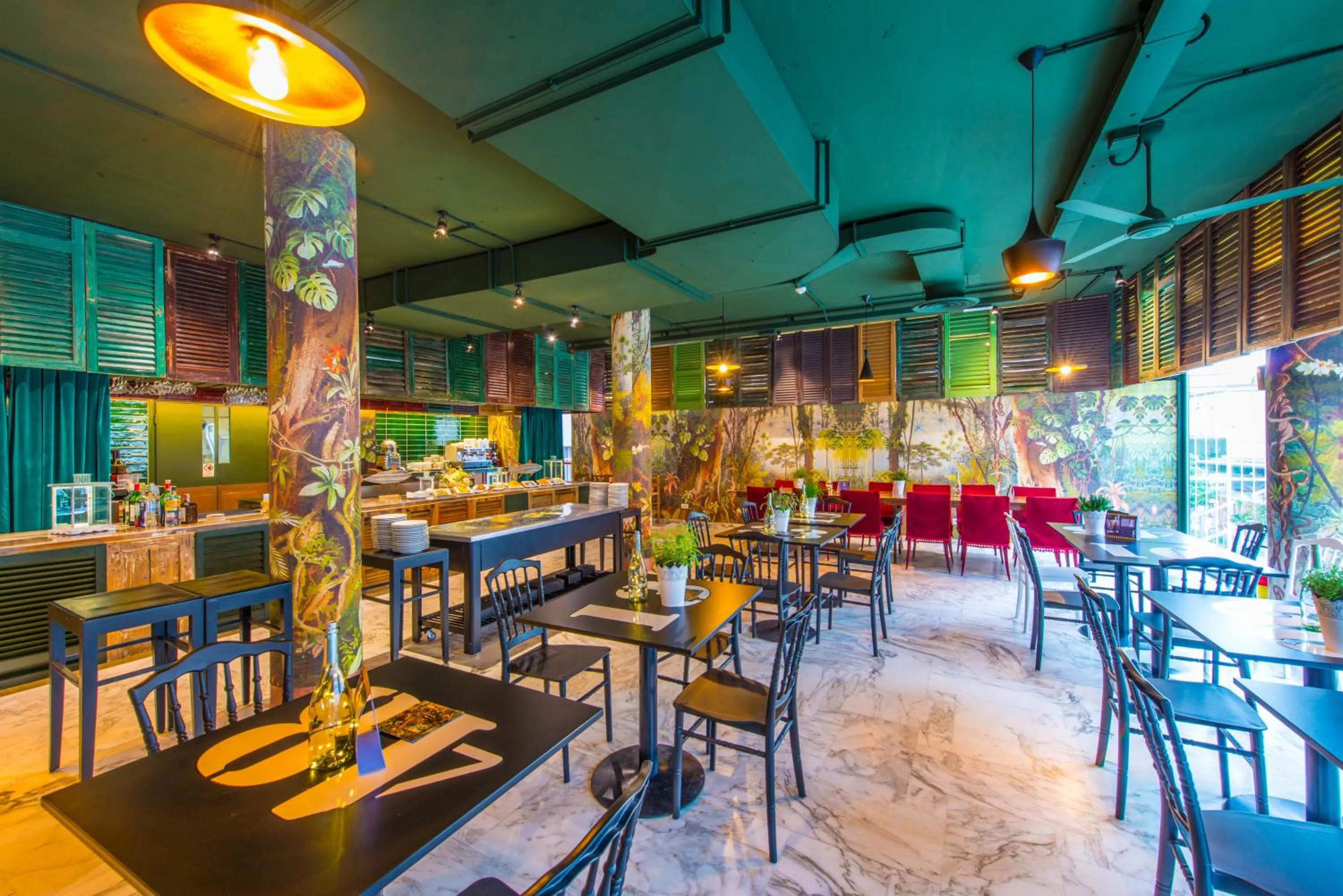 Restaurant/places to eat in Admiral Art Hotel