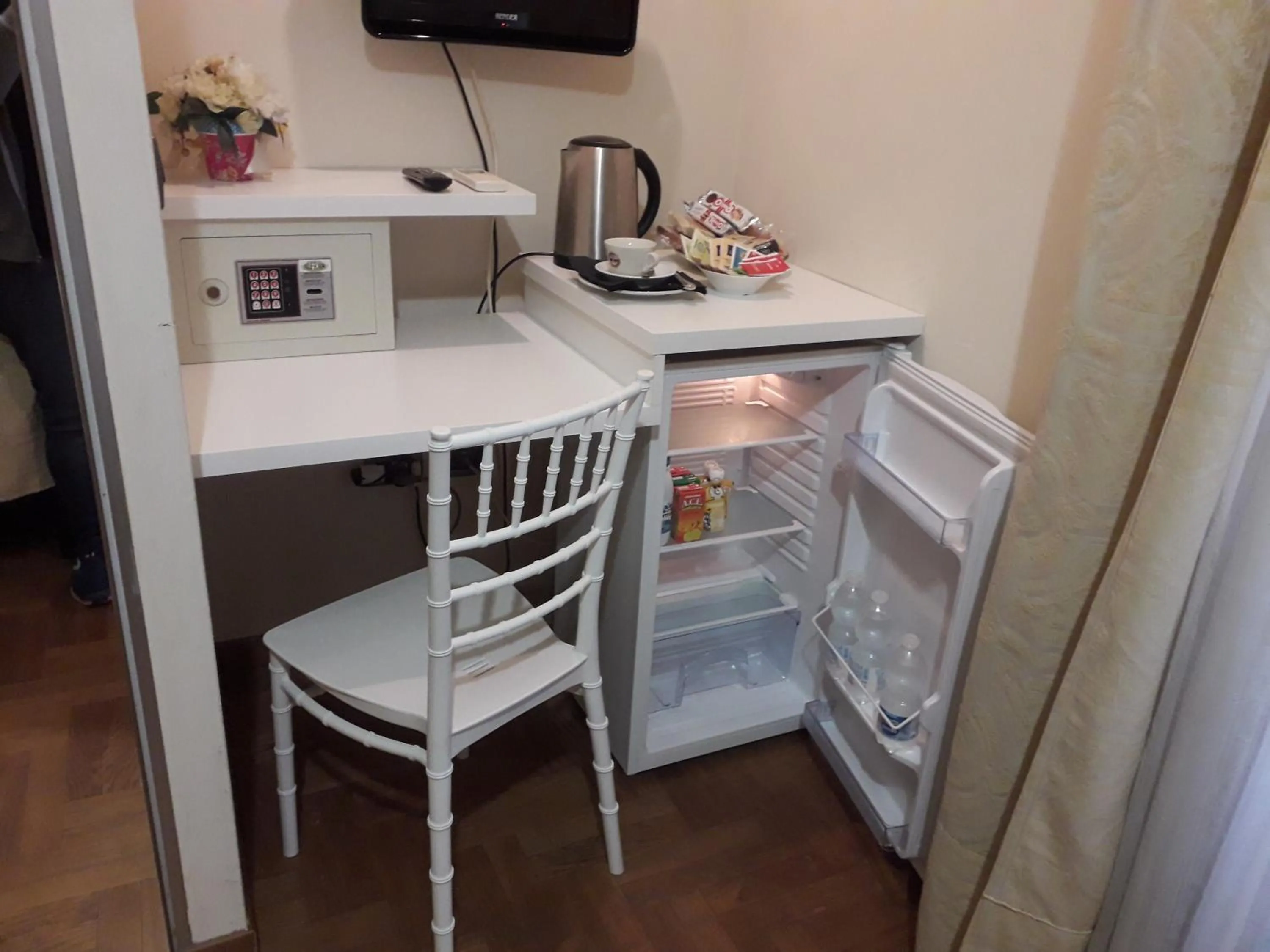 Coffee/tea facilities in Petit Chateau