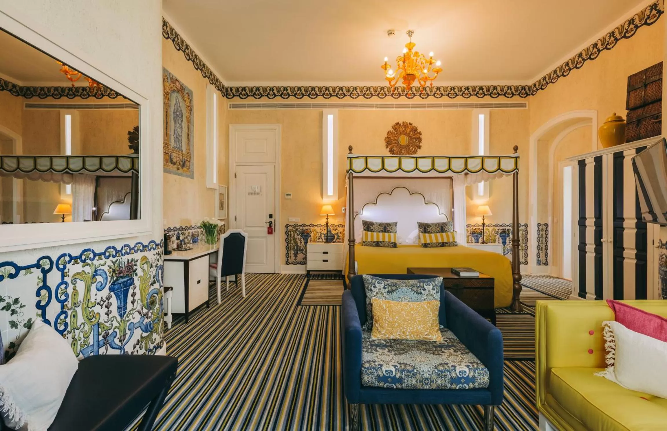 Living room, Bed in Bela Vista Hotel & Spa - Relais & Chateaux