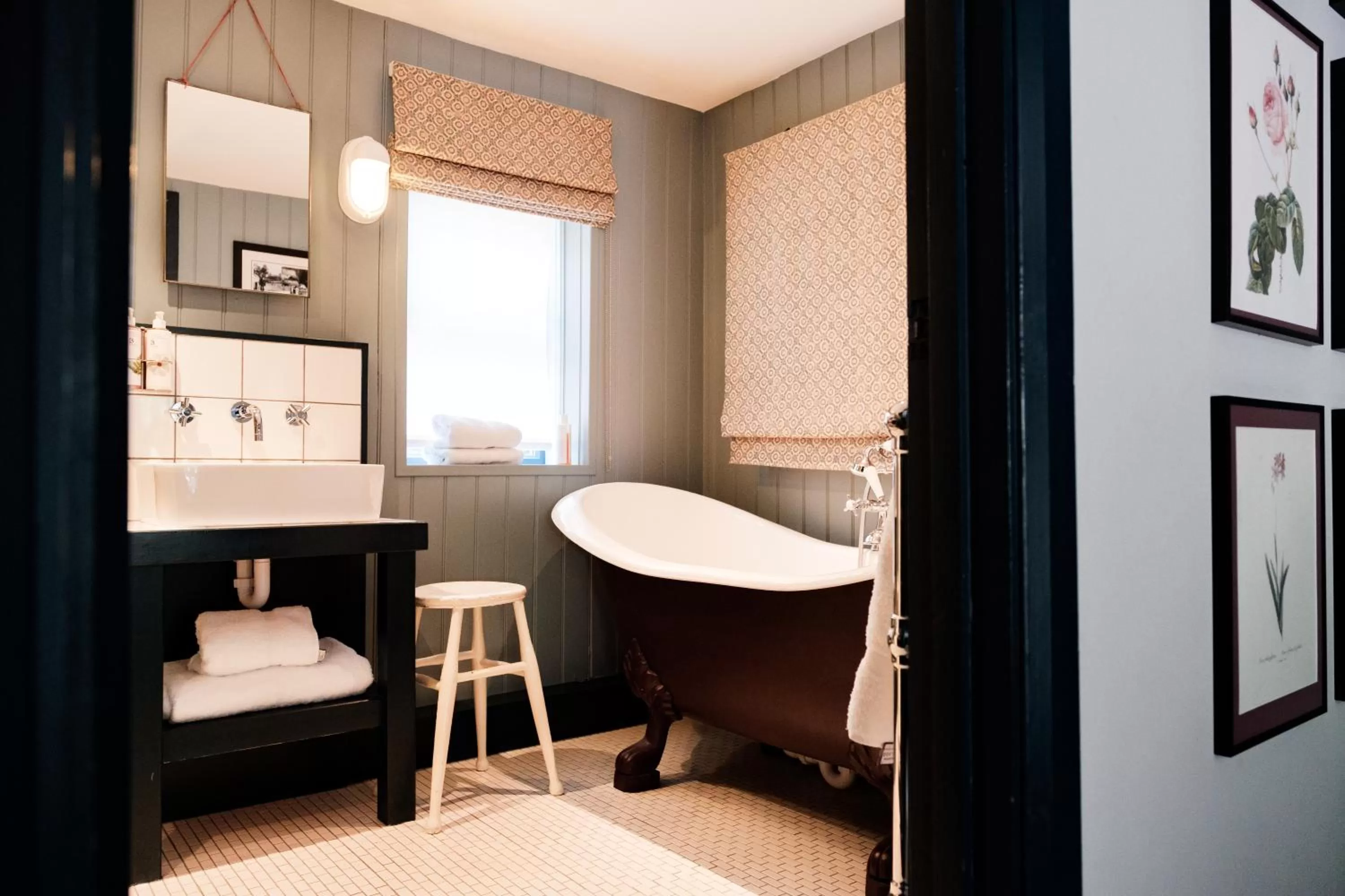 Bath in Bel And The Dragon-Churt