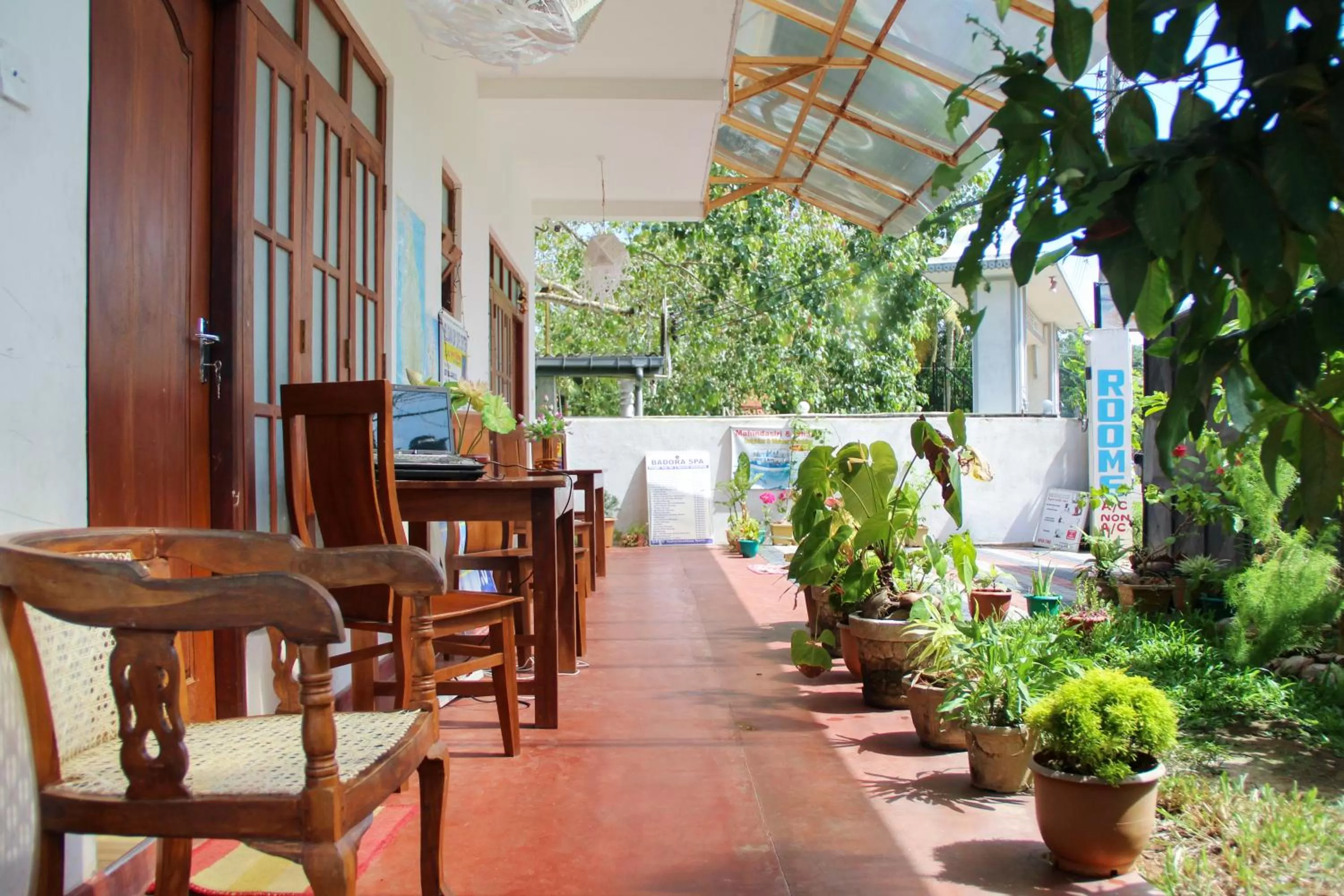 Restaurant/Places to Eat in Pearl Resort Mirissa