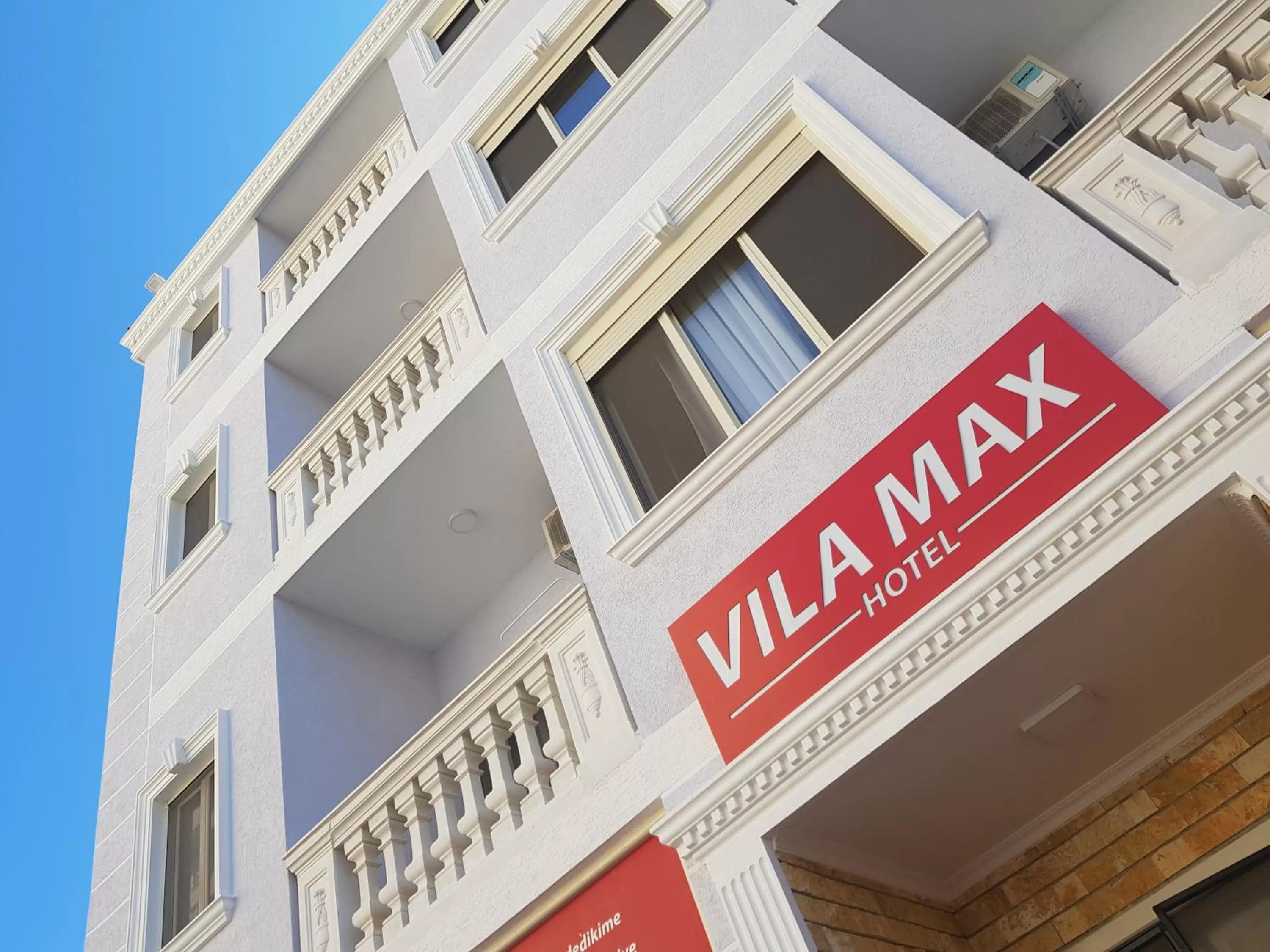 Property Building in Vila MAX