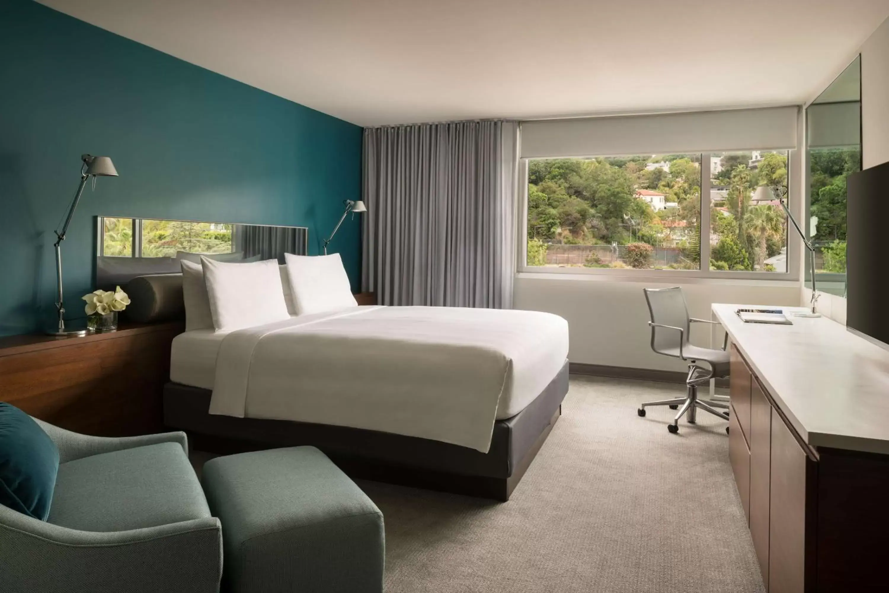 King Room with Accessible Shower - Disability Access in Andaz West Hollywood-a concept by Hyatt King Room with Accessible Shower - Disability Access in Andaz West Hollywood-a concept by Hyatt