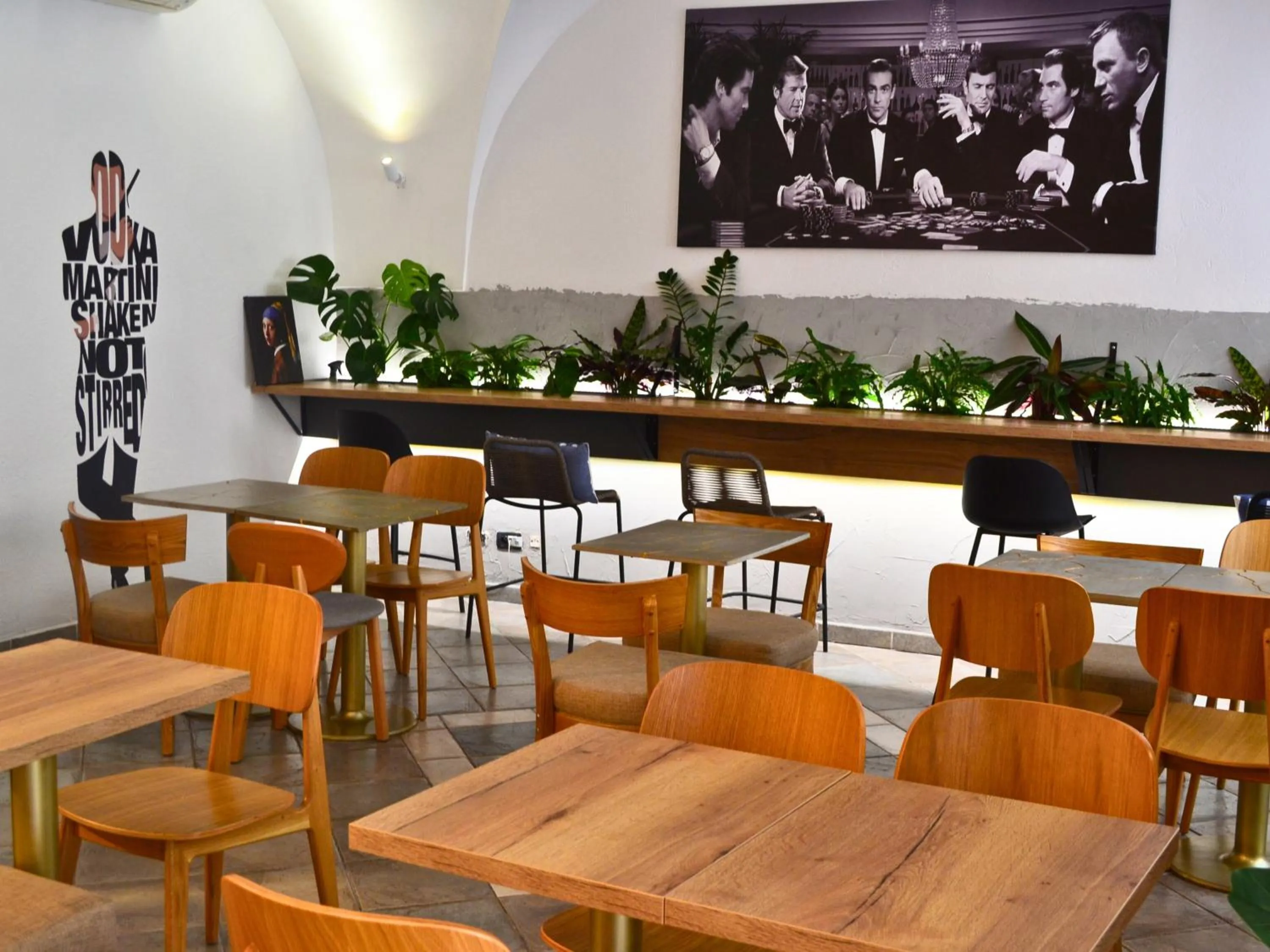 Restaurant/places to eat in Chateau 9 Apartments by Adrez