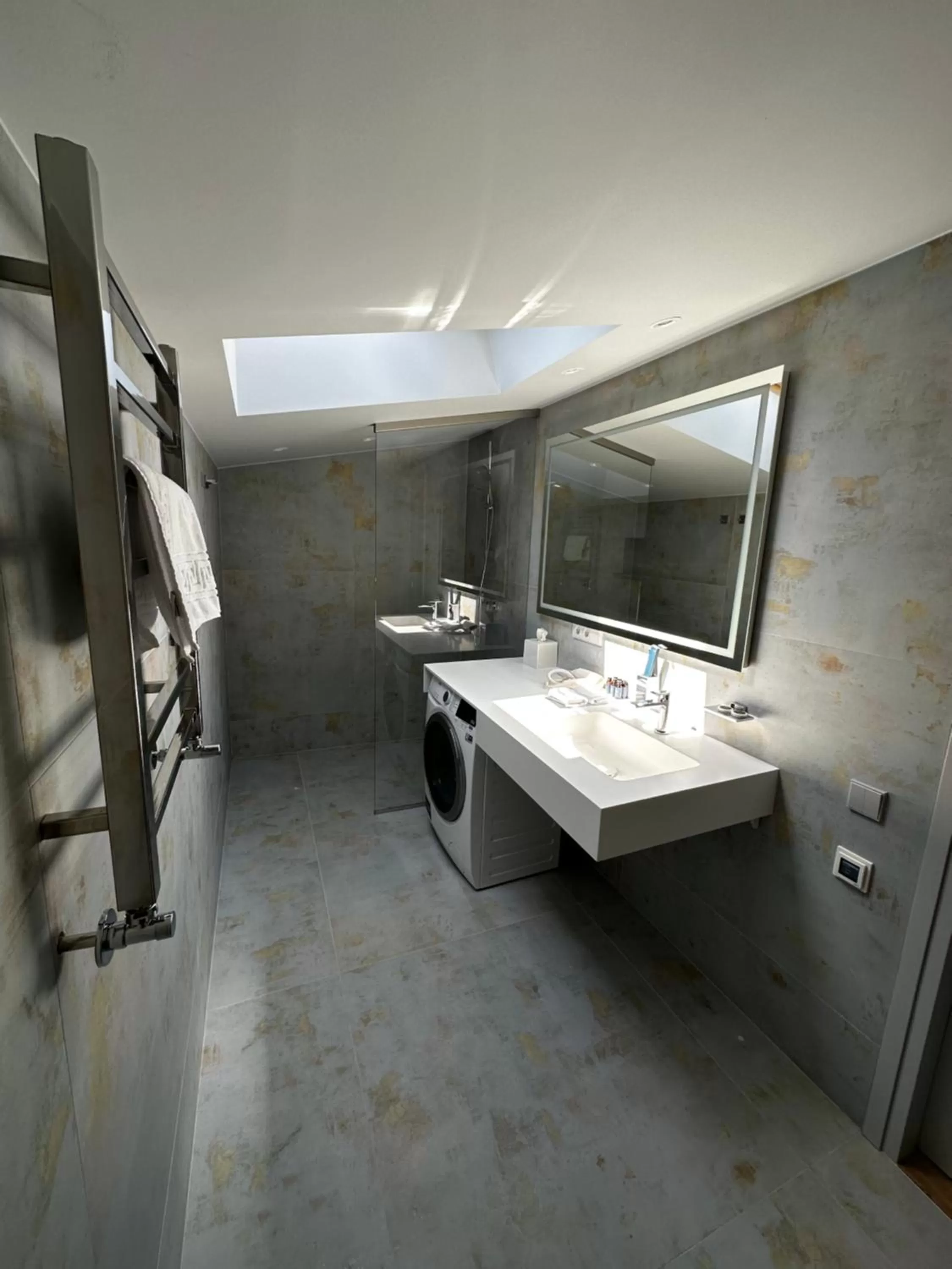 Shower, Bathroom in Roze Center Apartments