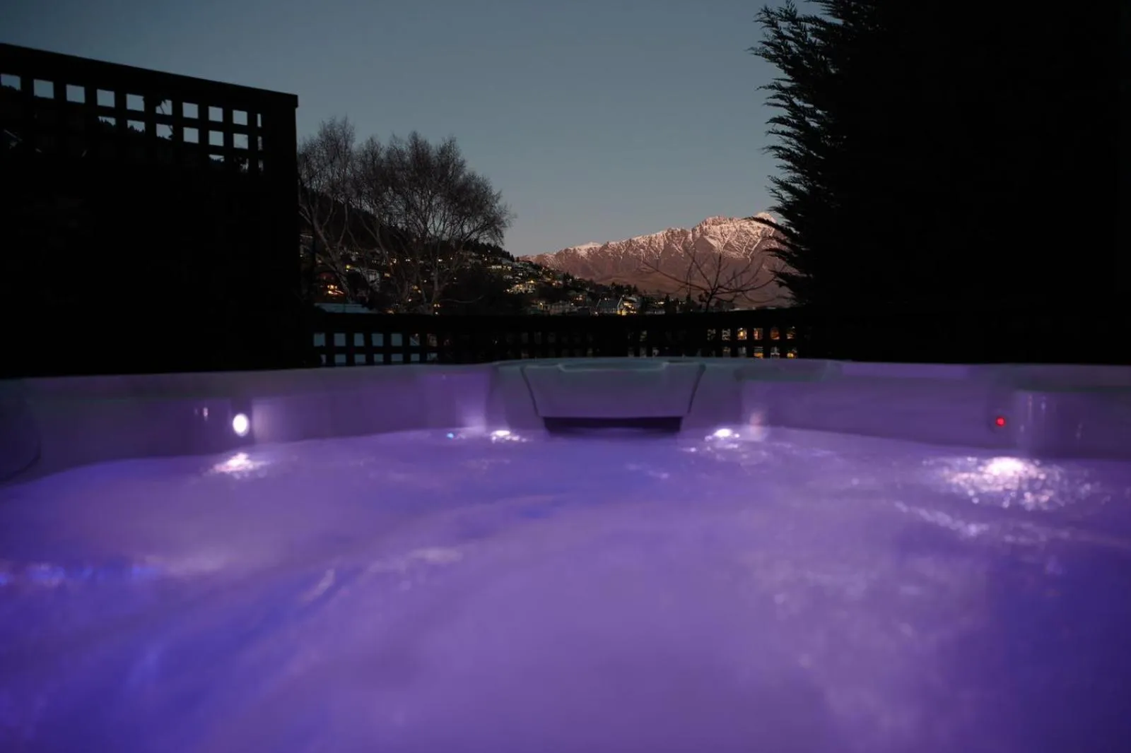 Hot Tub in The Dairy Hotel Queenstown, A Naumi Chapter