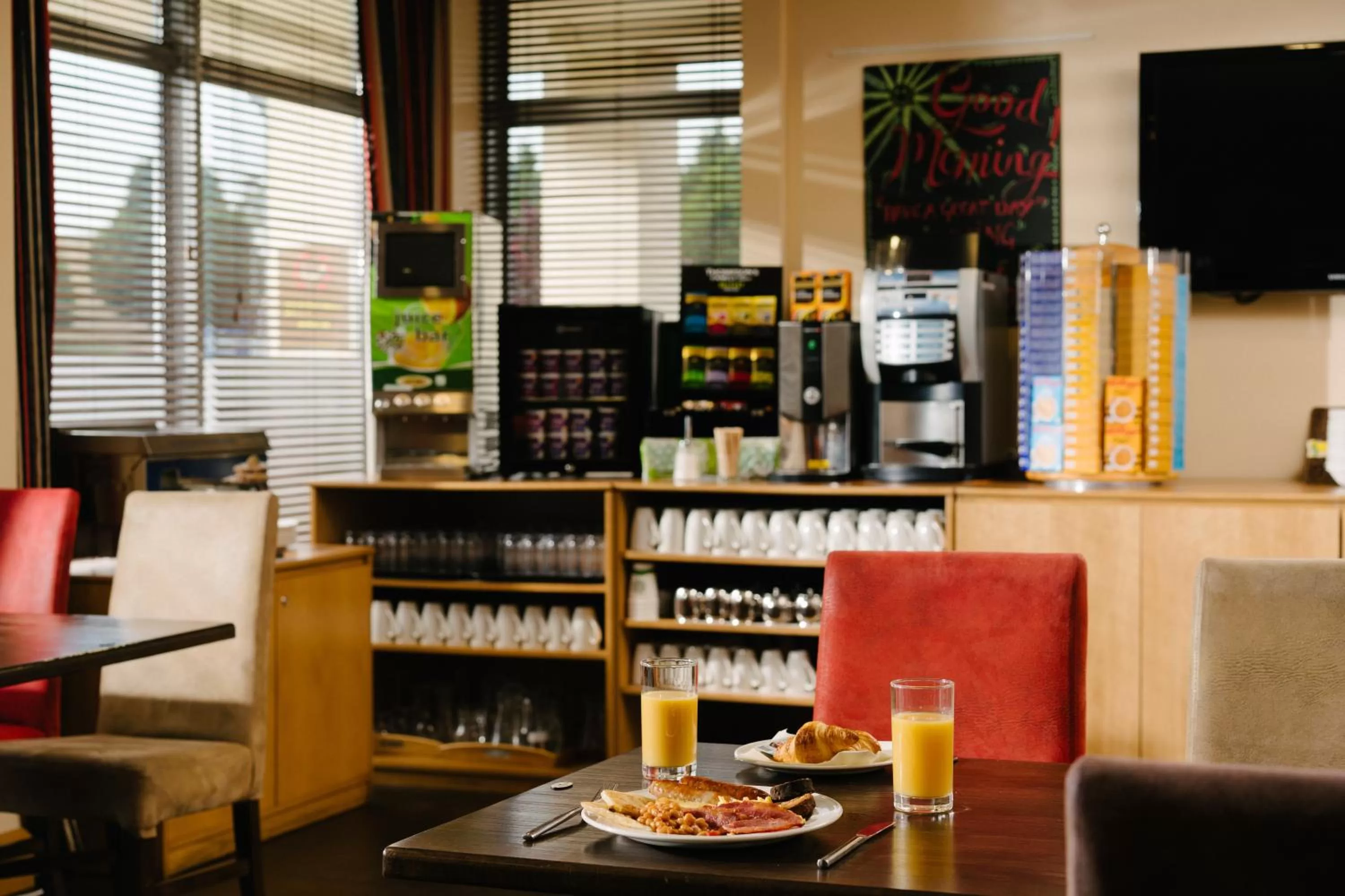 Drinks in Belmore Court & Motel