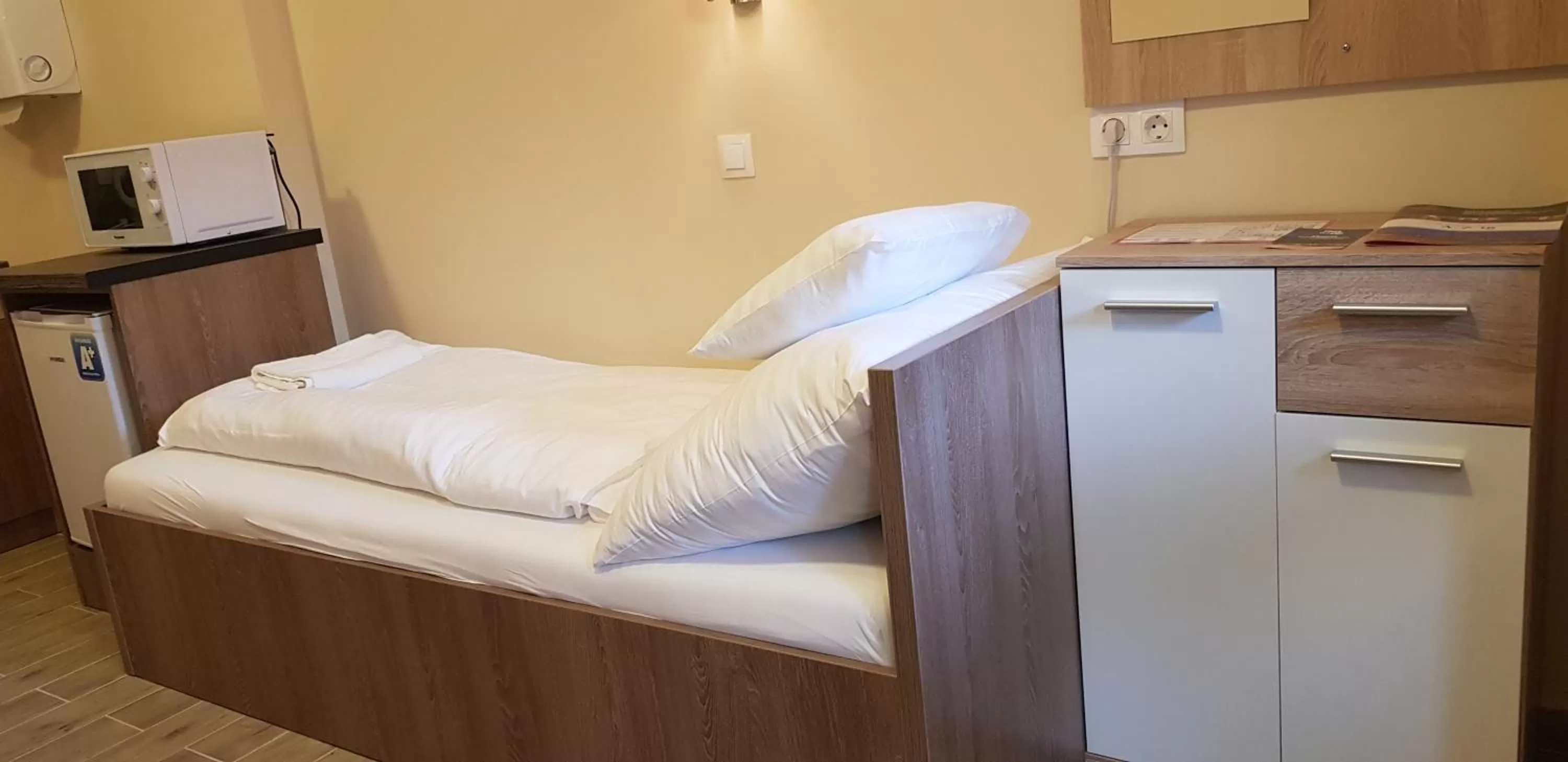 Bed in Central Panzió Gyula