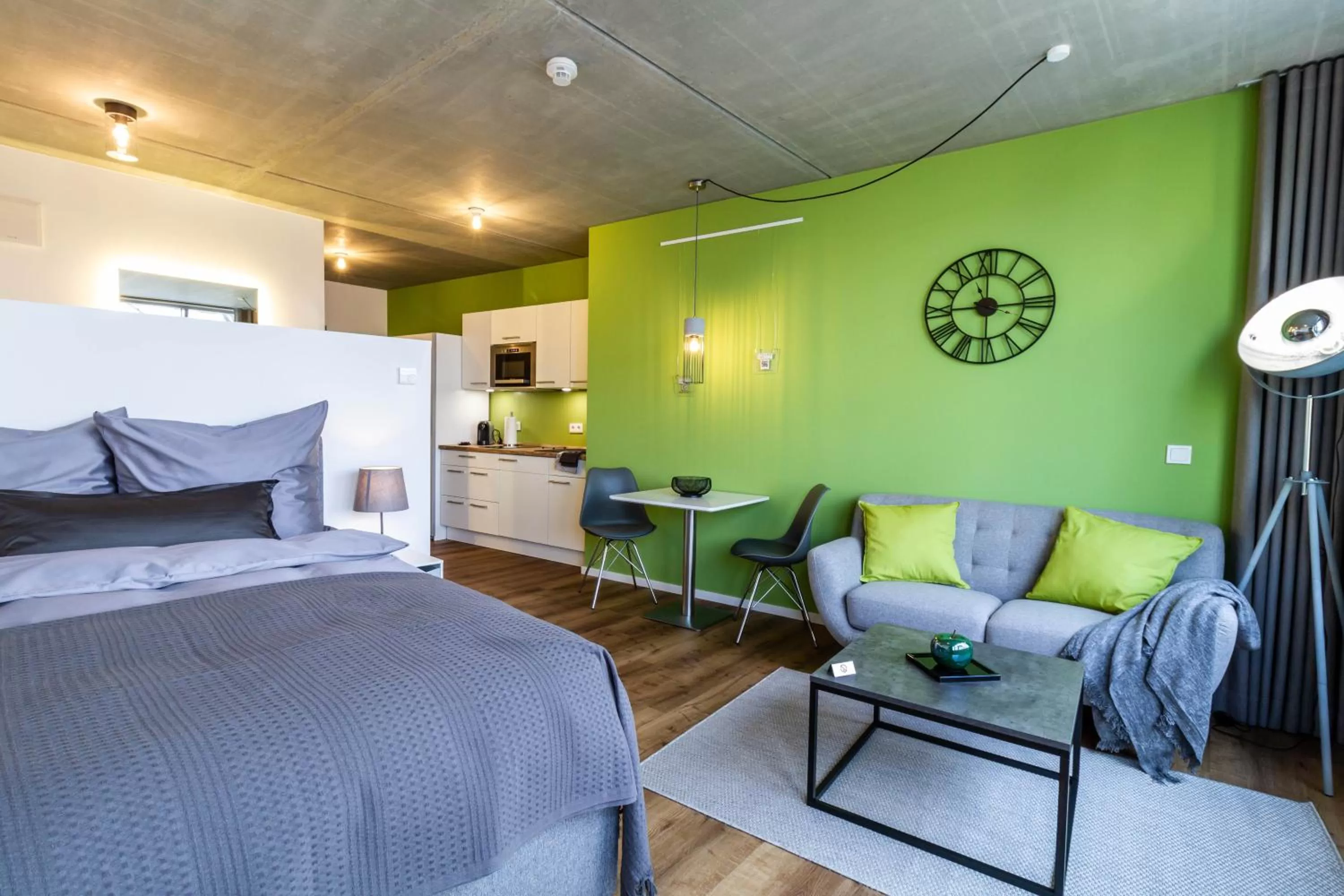 Kitchen or kitchenette, Bed in Gohlke L.O.F.T. Apartments