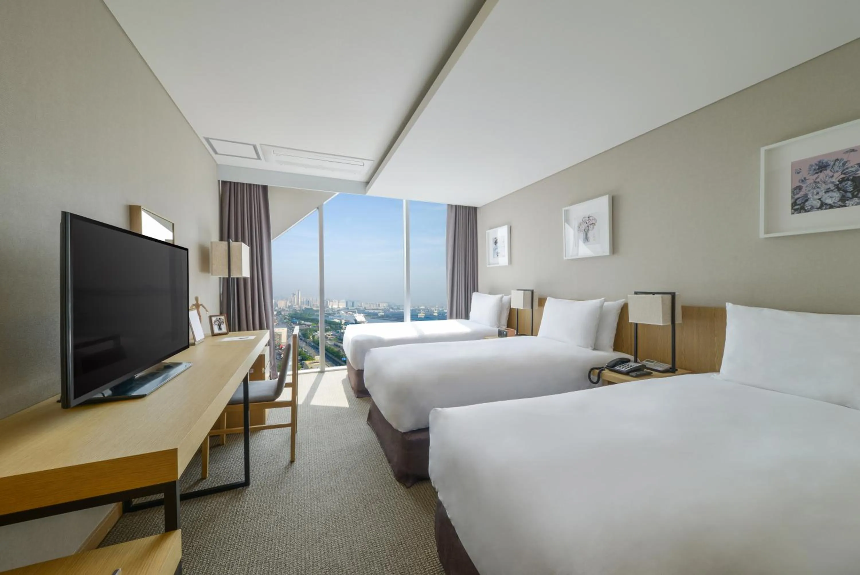 Bed in Harbor Park Hotel