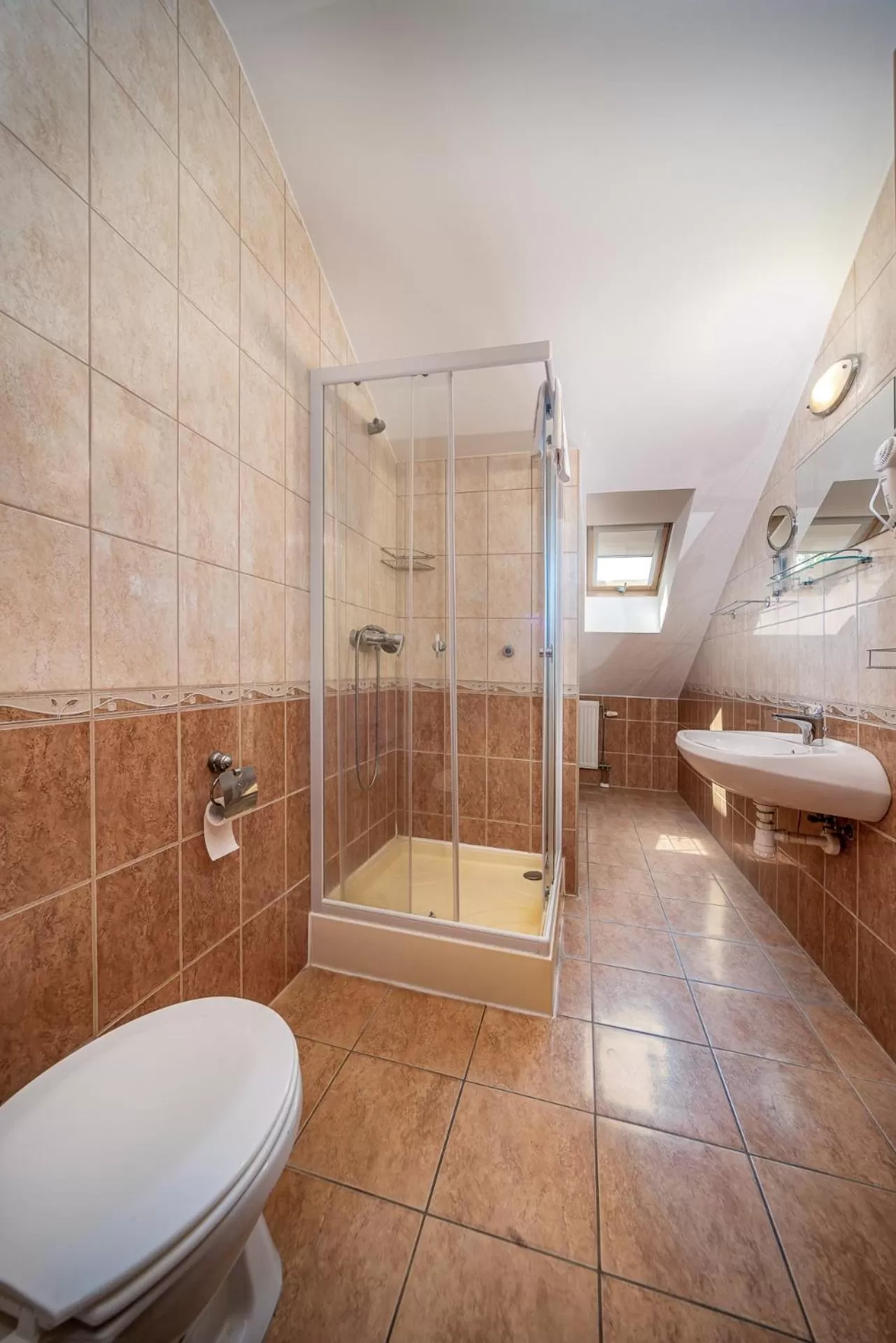 Shower, Bathroom in Nefelejcs Hotel