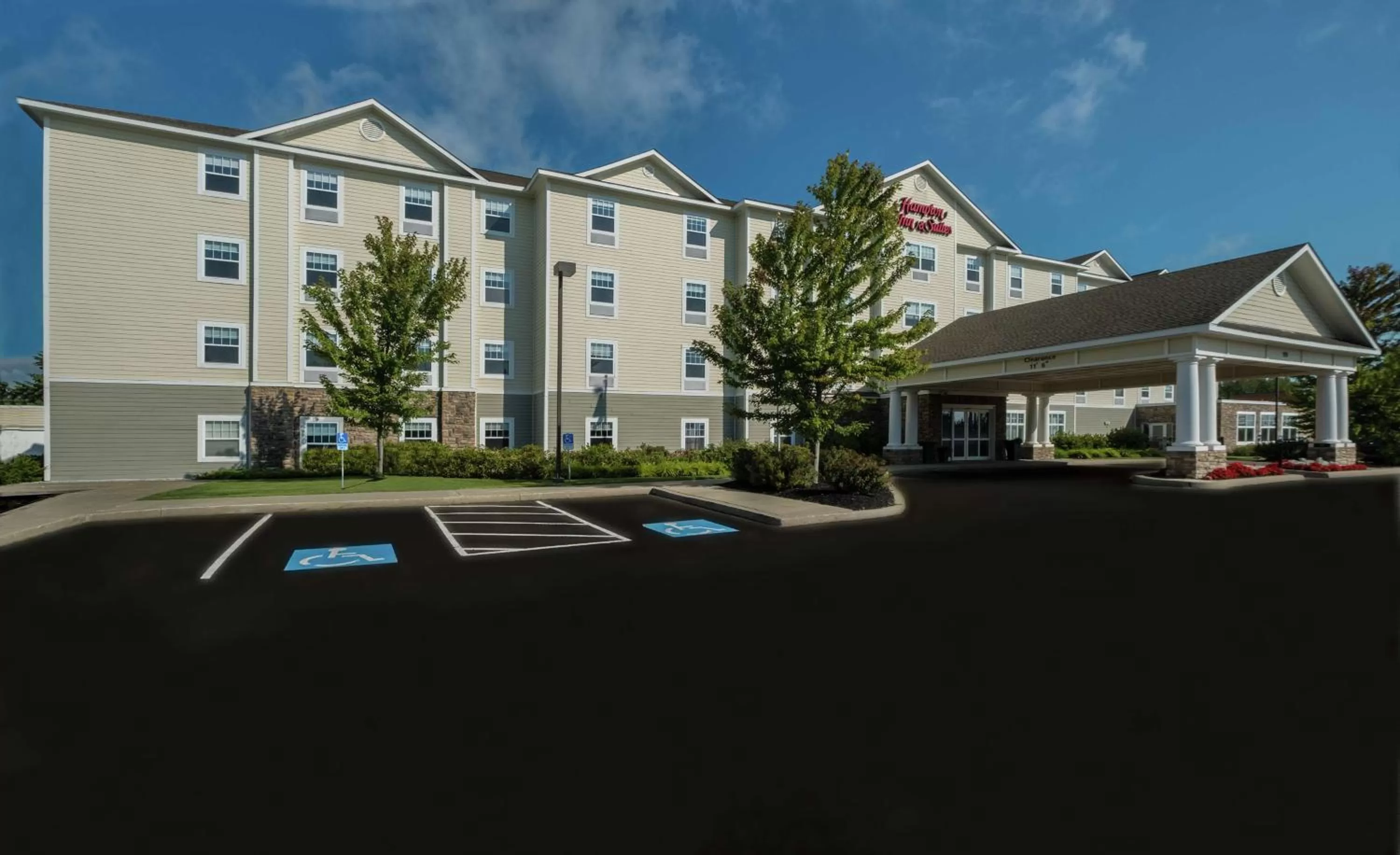 Property building in Hampton Inn & Suites Rockland