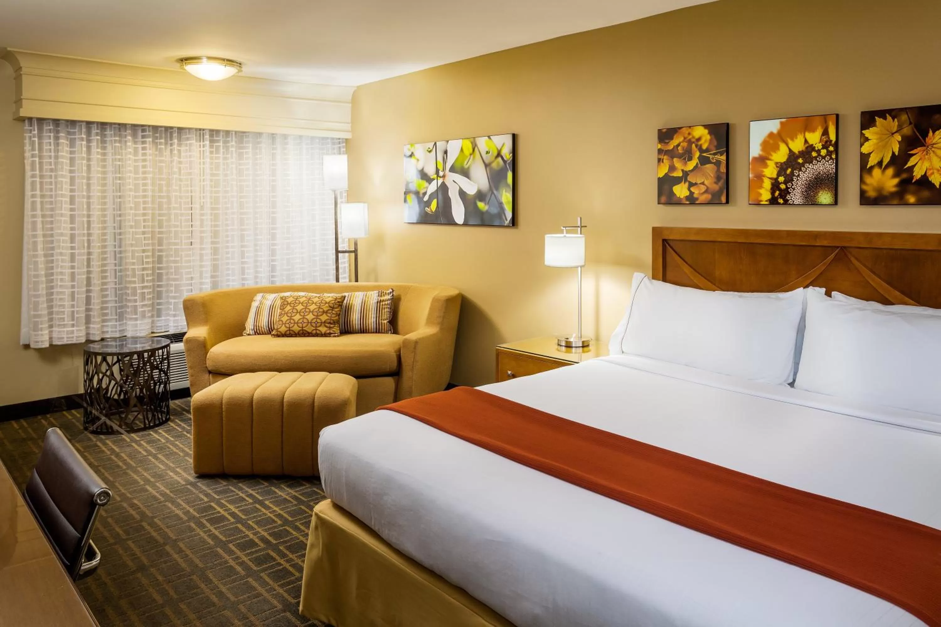 Standard Queen Room with Two Queen Beds and Mobility Accessible Tub in Holiday Inn Express Simi Valley, an IHG Hotel