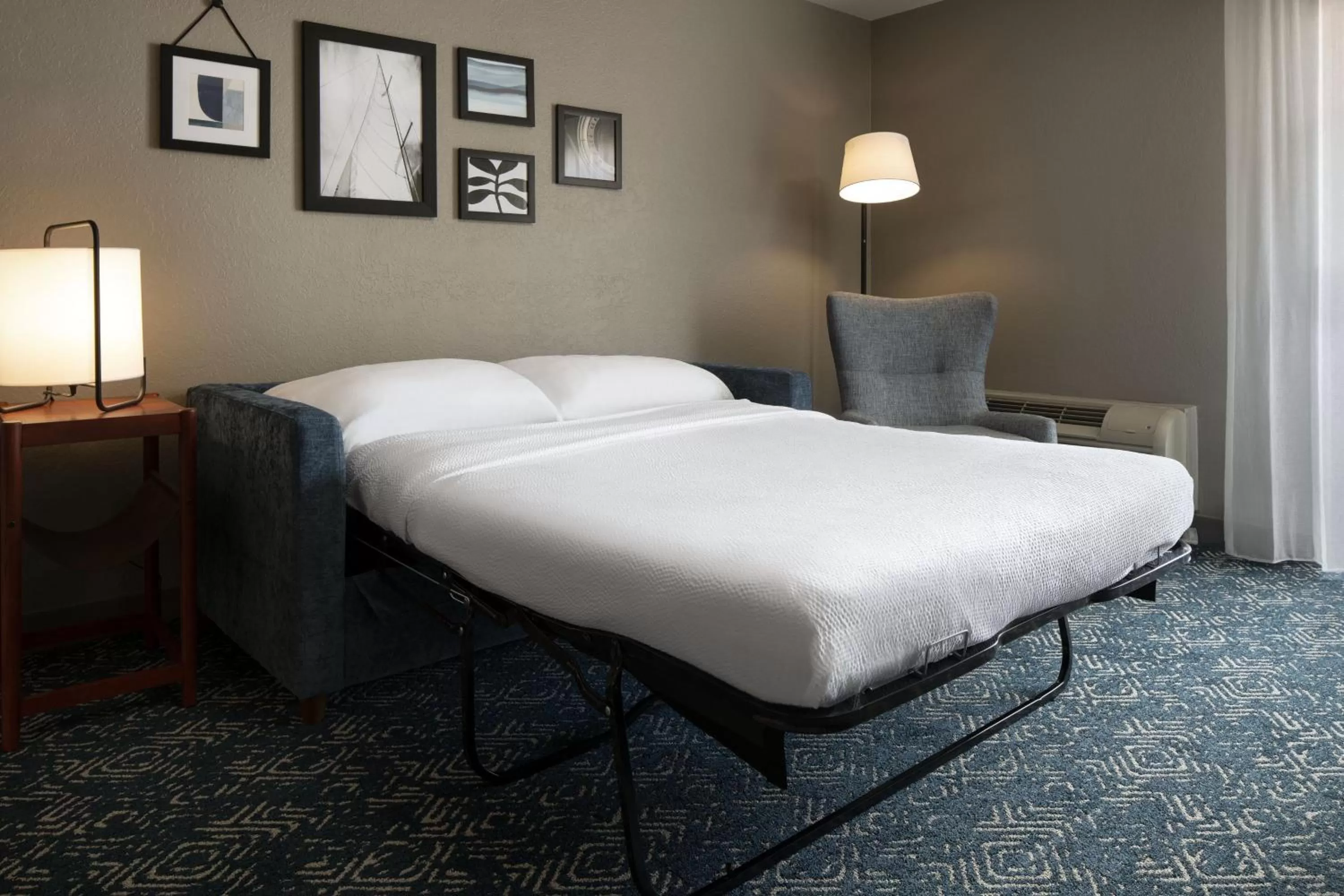 Photo of the whole room, Bed in Four Points by Sheraton Tucson Airport