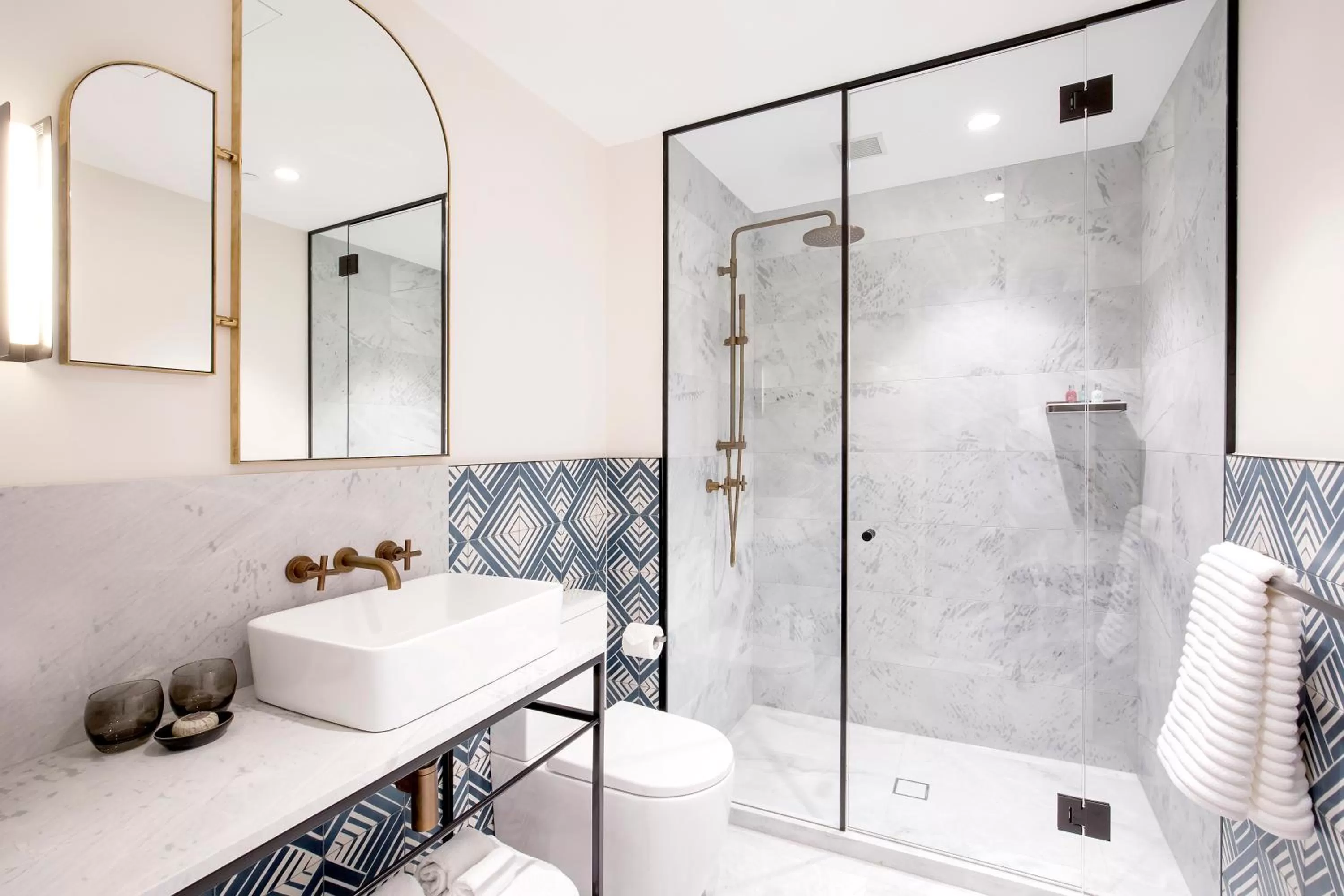 Shower in Crystalbrook Albion