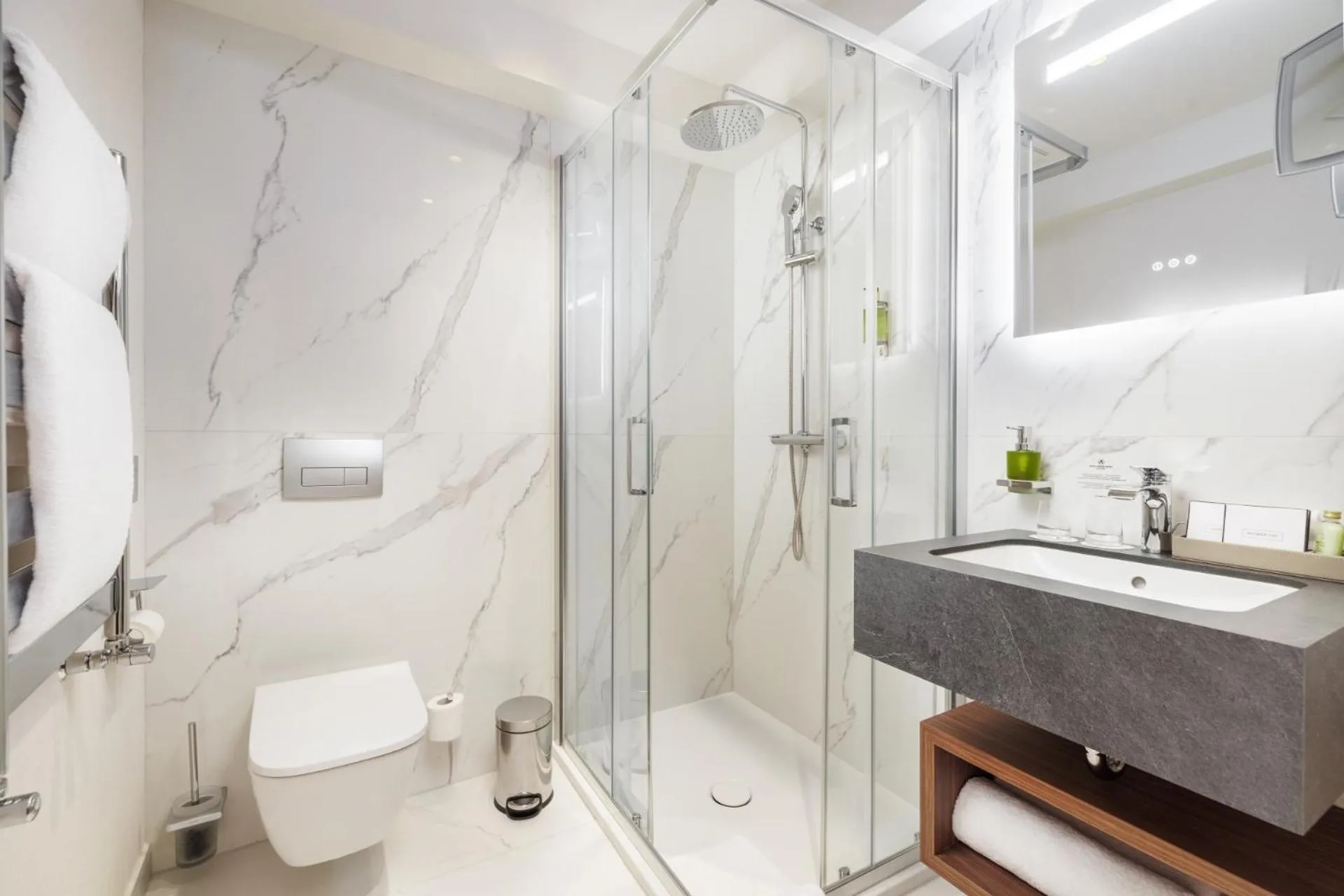 Shower in Anna Grand Hotel