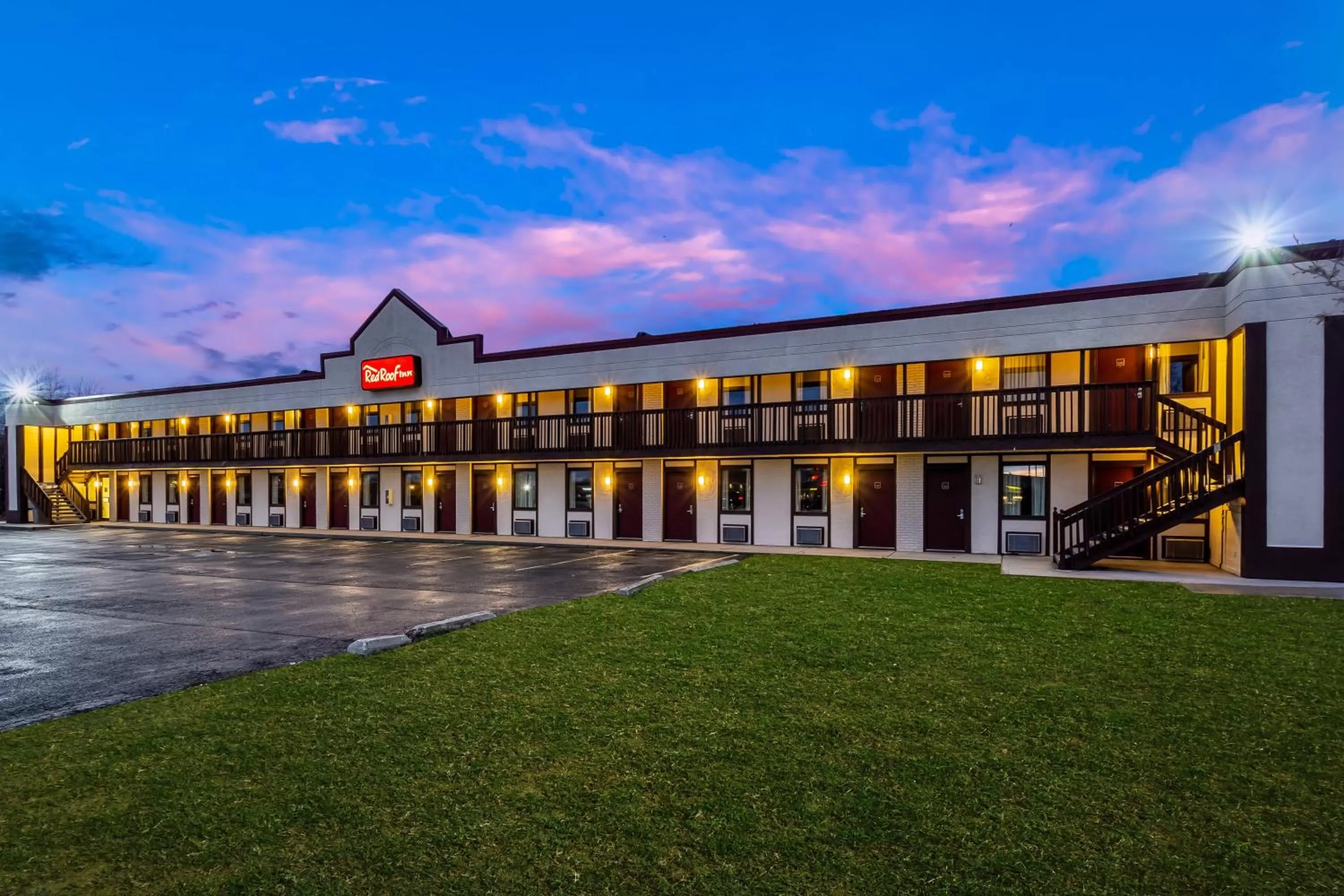 Facade/entrance in Red Roof Inn Scottsburg