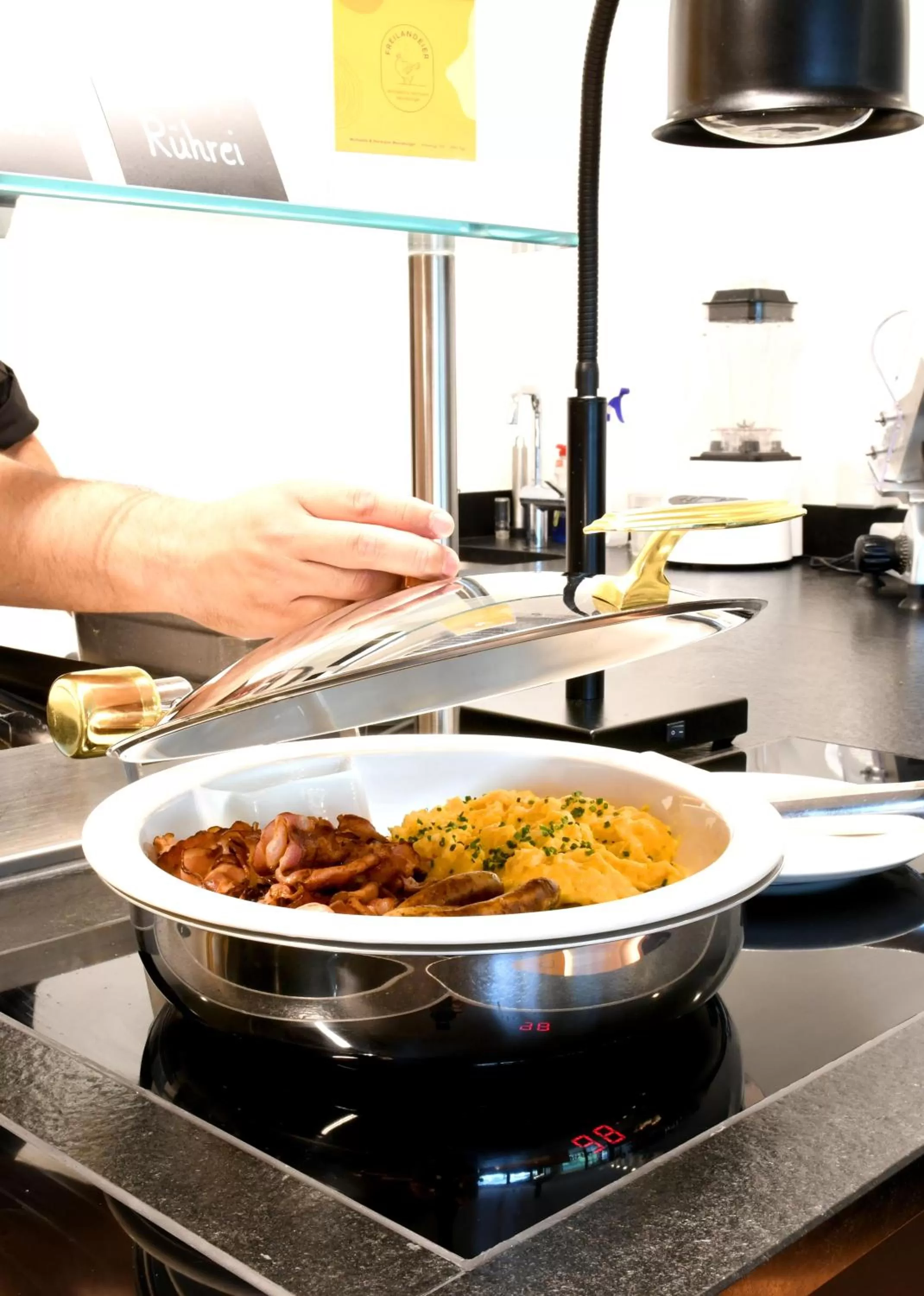 Buffet breakfast in St Hubertus BnB