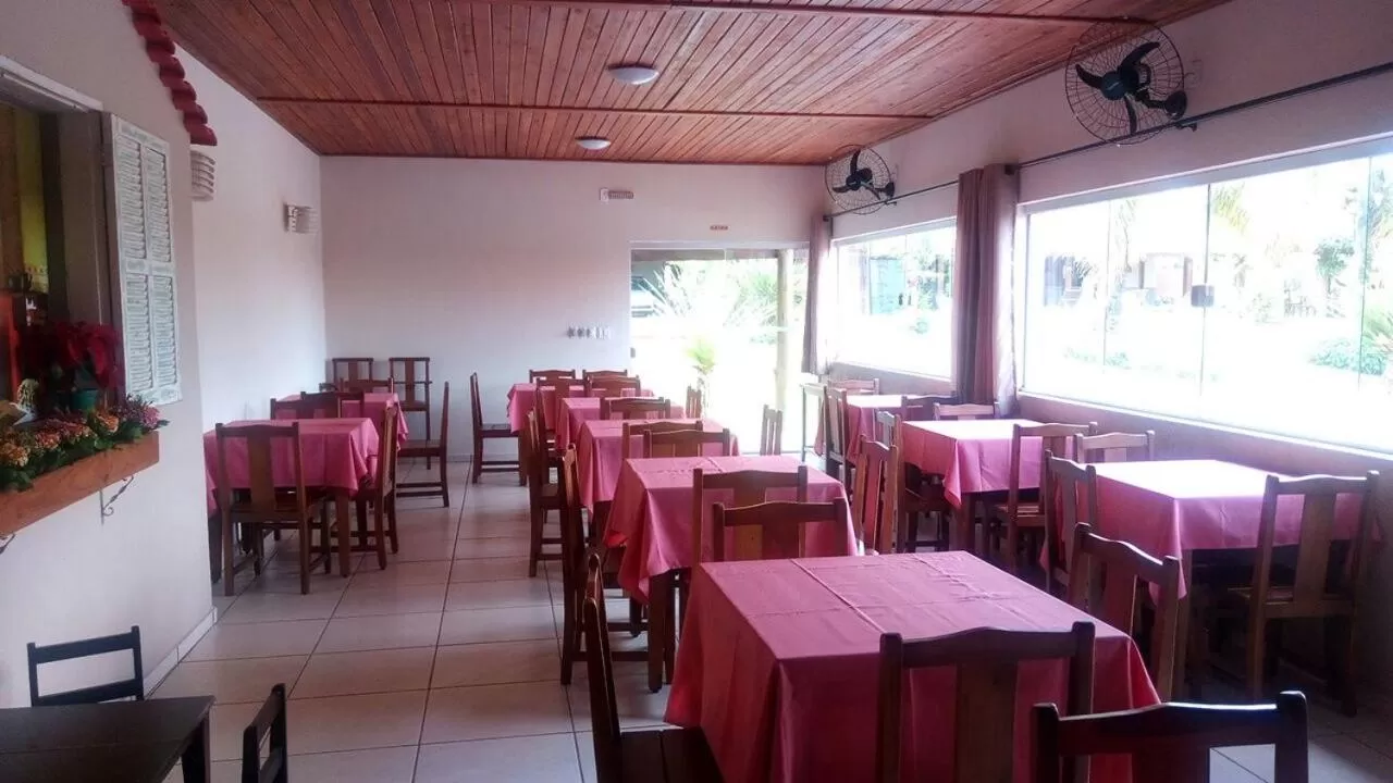 Restaurant/Places to Eat in Pousada Manna