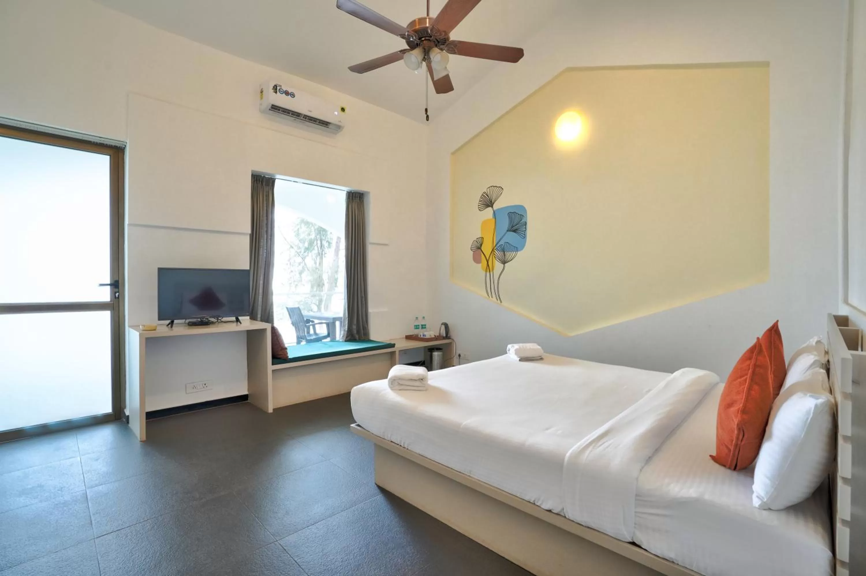 Photo of the whole room, Bed in Blu Missel By The River