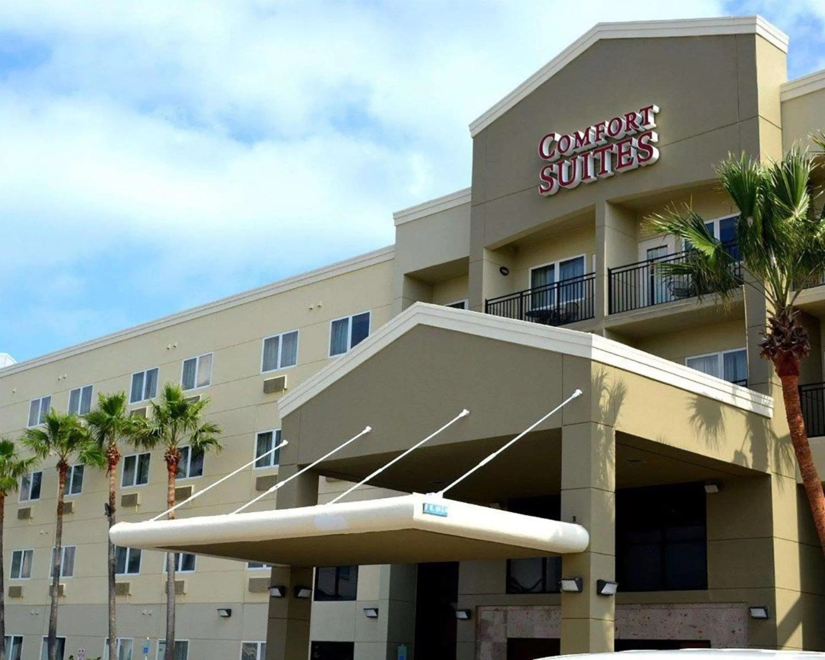 Property building in Comfort Suites Beachside