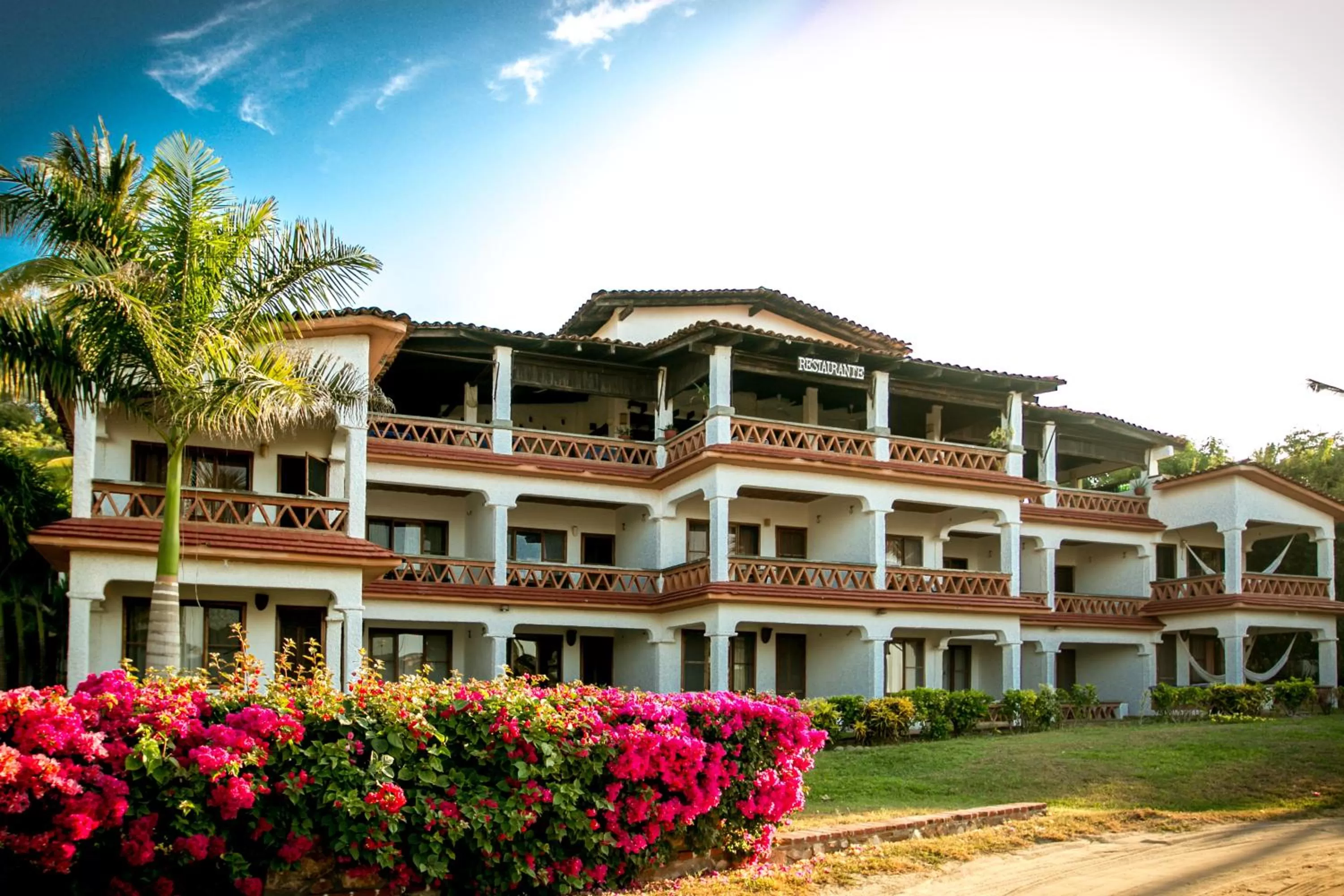 Facade/entrance in Hotel Arcoiris