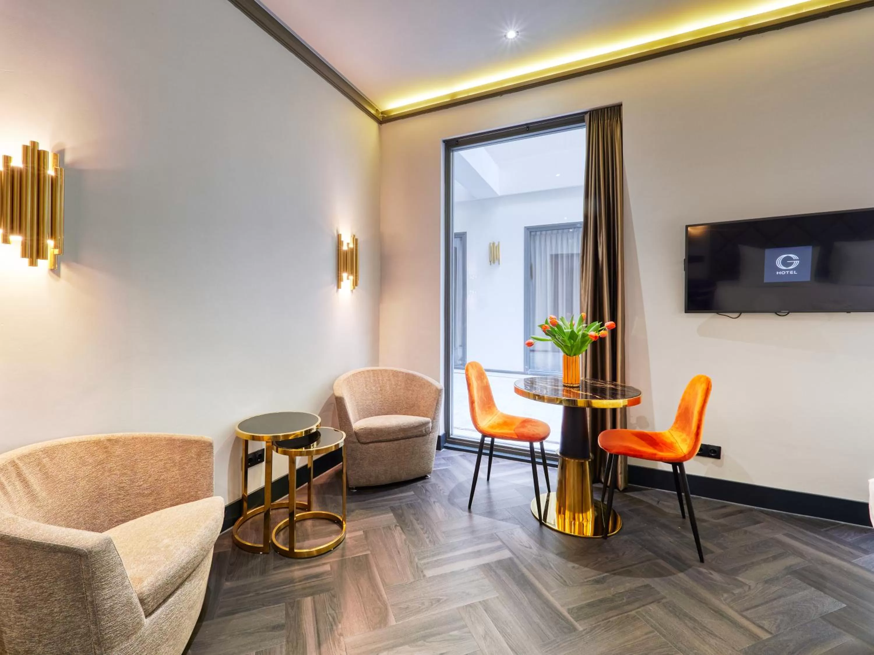 Photo of the whole room in Triple G Hotels