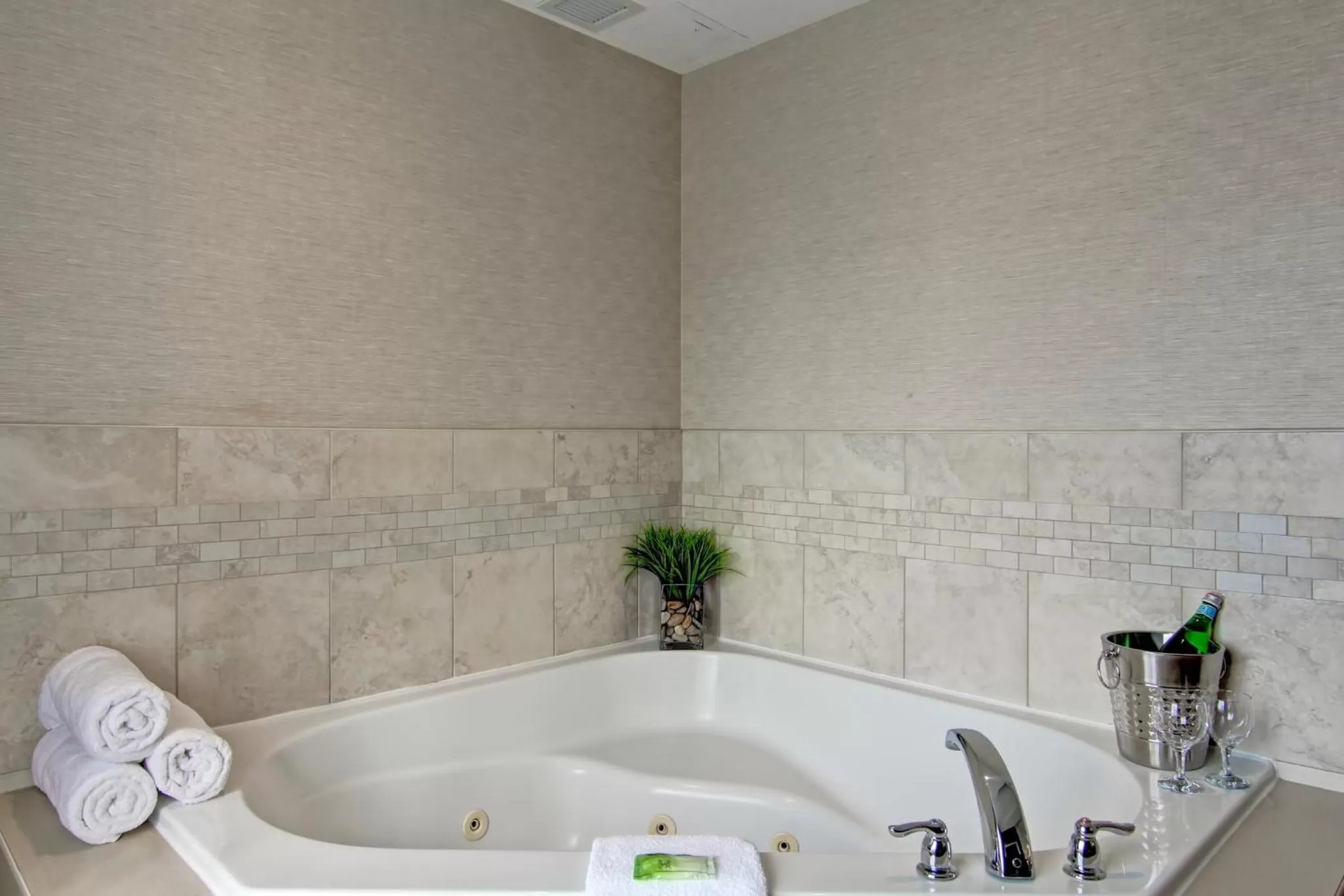 Photo of the whole room in Holiday Inn Express Hotel & Suites Toronto - Markham by IHG