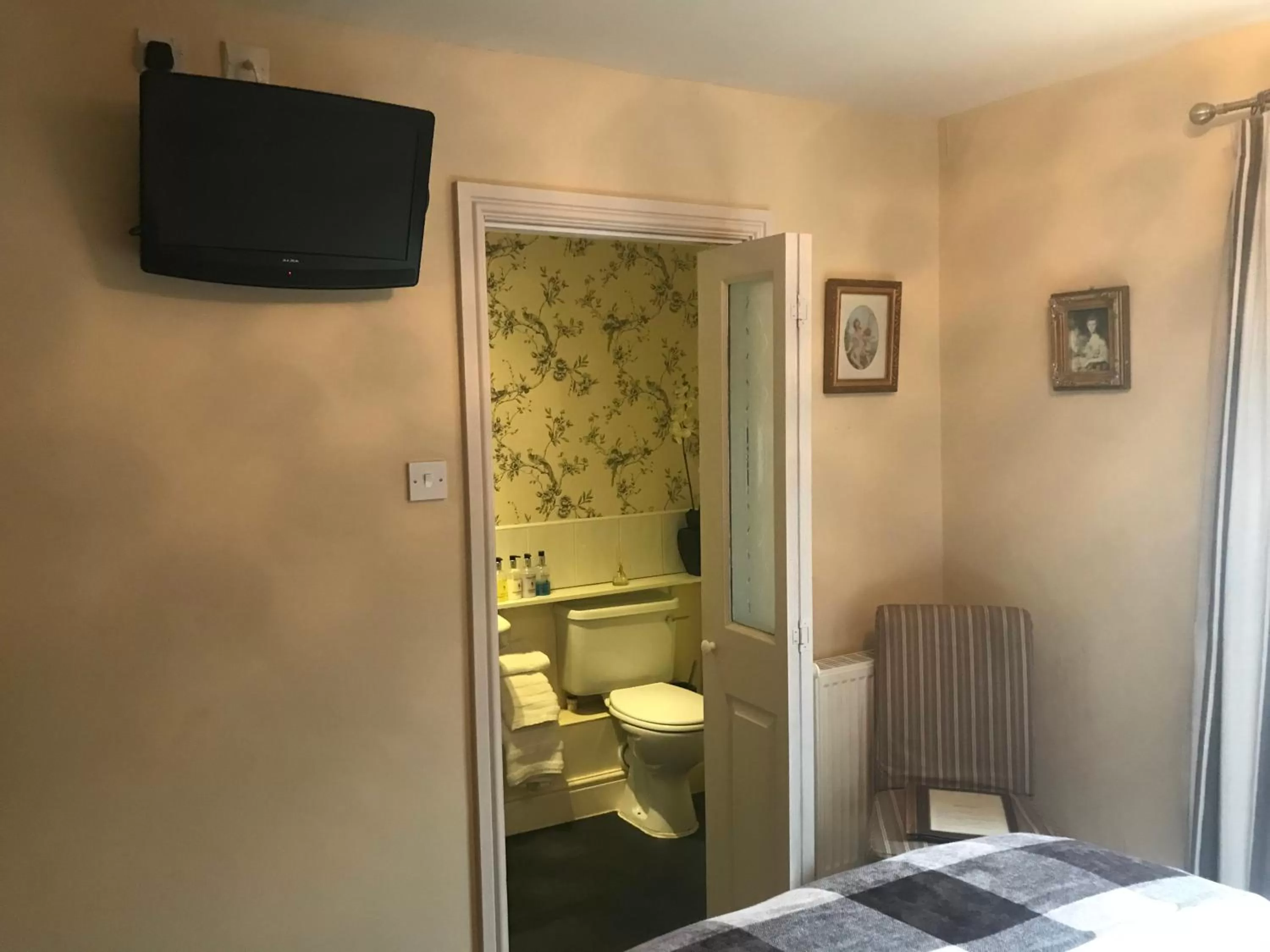 Bed in The Kings Arms (Scalford)