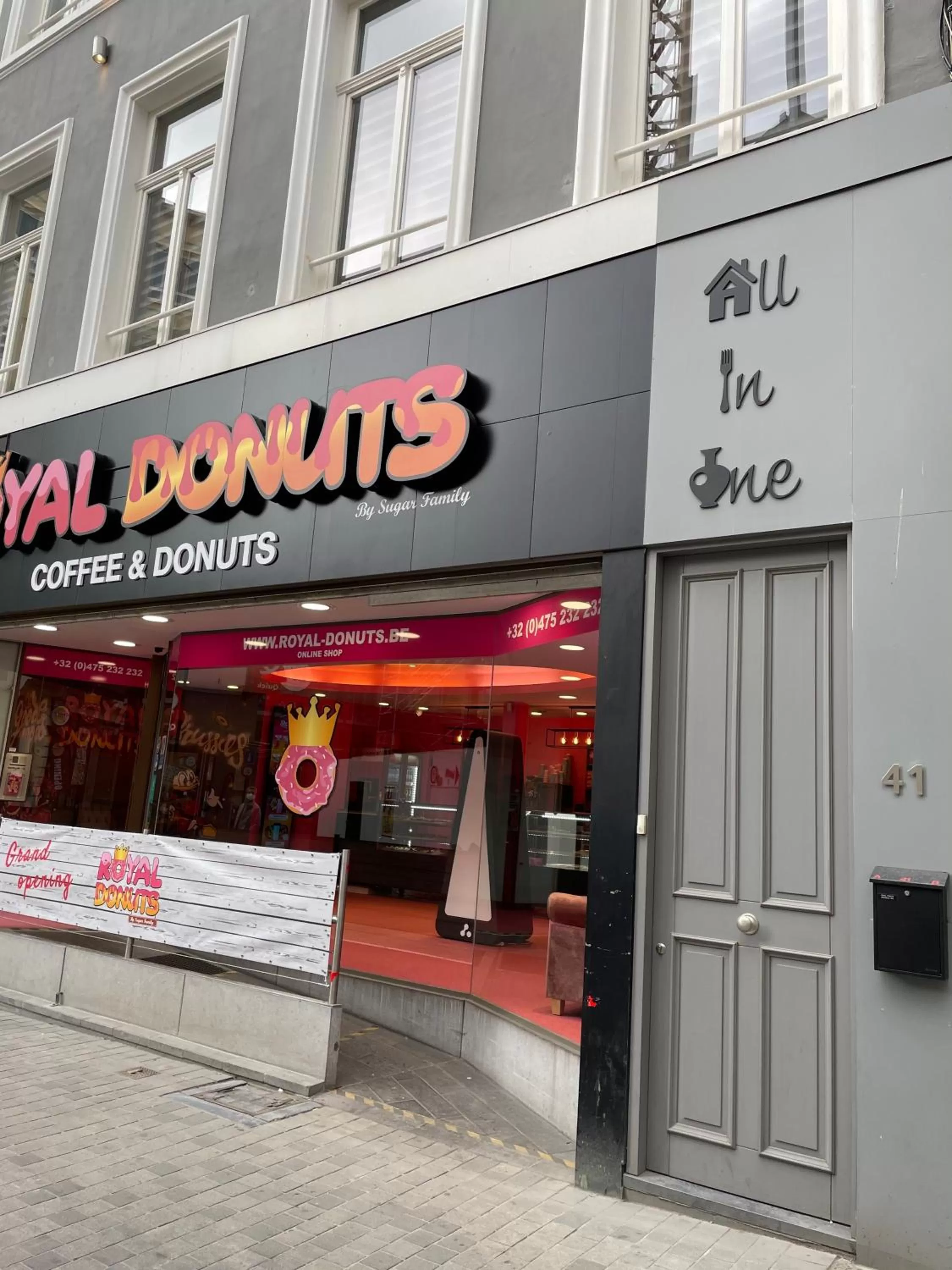 Facade/entrance in All In One