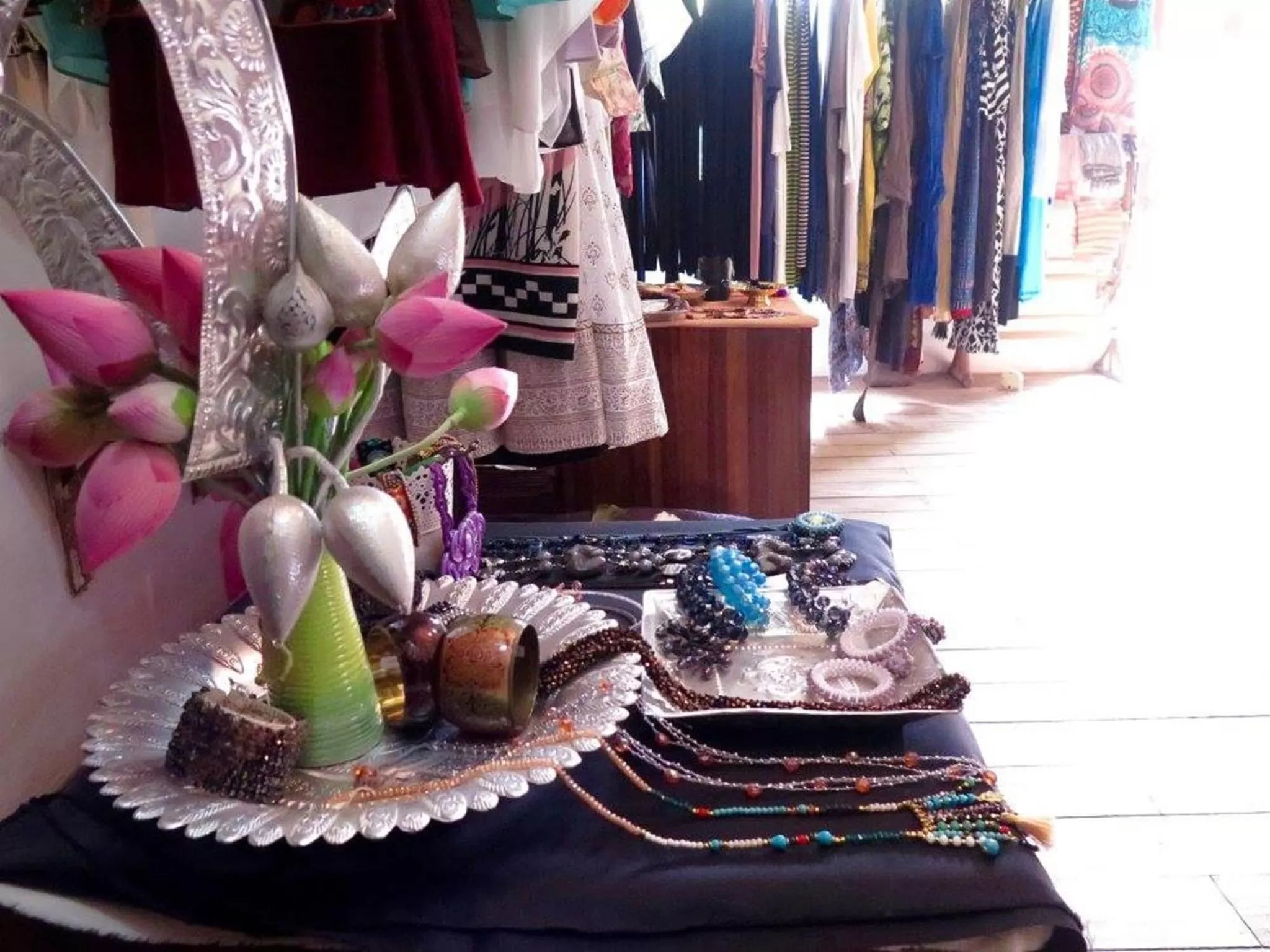 Shopping Area in Boblin la Mer hotel restaurant plage