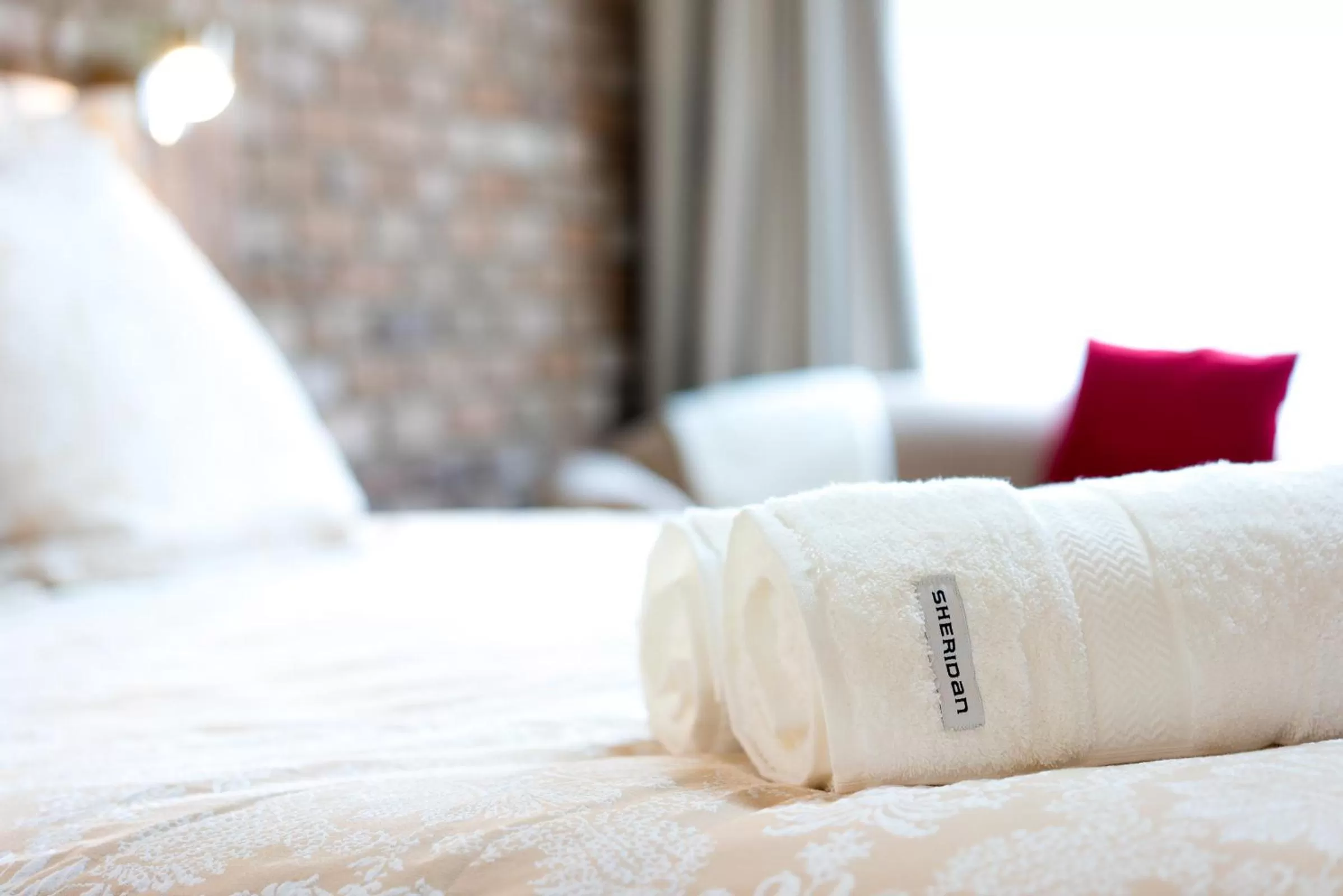 Bed in Farnham Court Motel and Restaurant