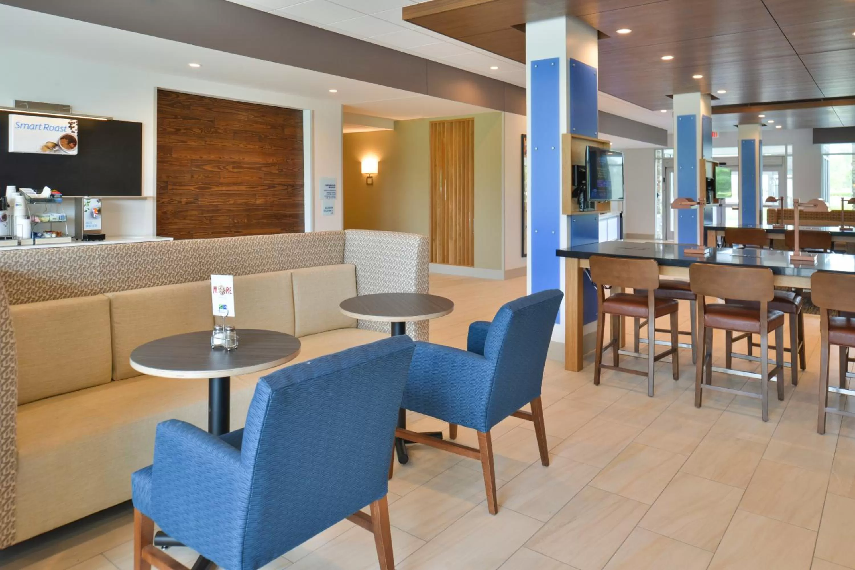 Property building in Holiday Inn Express & Suites Omaha Airport by IHG